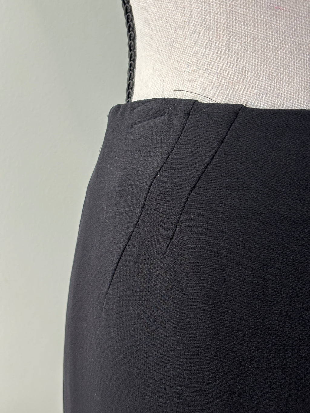 Armani Collezioni Black Silk Pencil Skirt Made in Italy Size 2 Like New