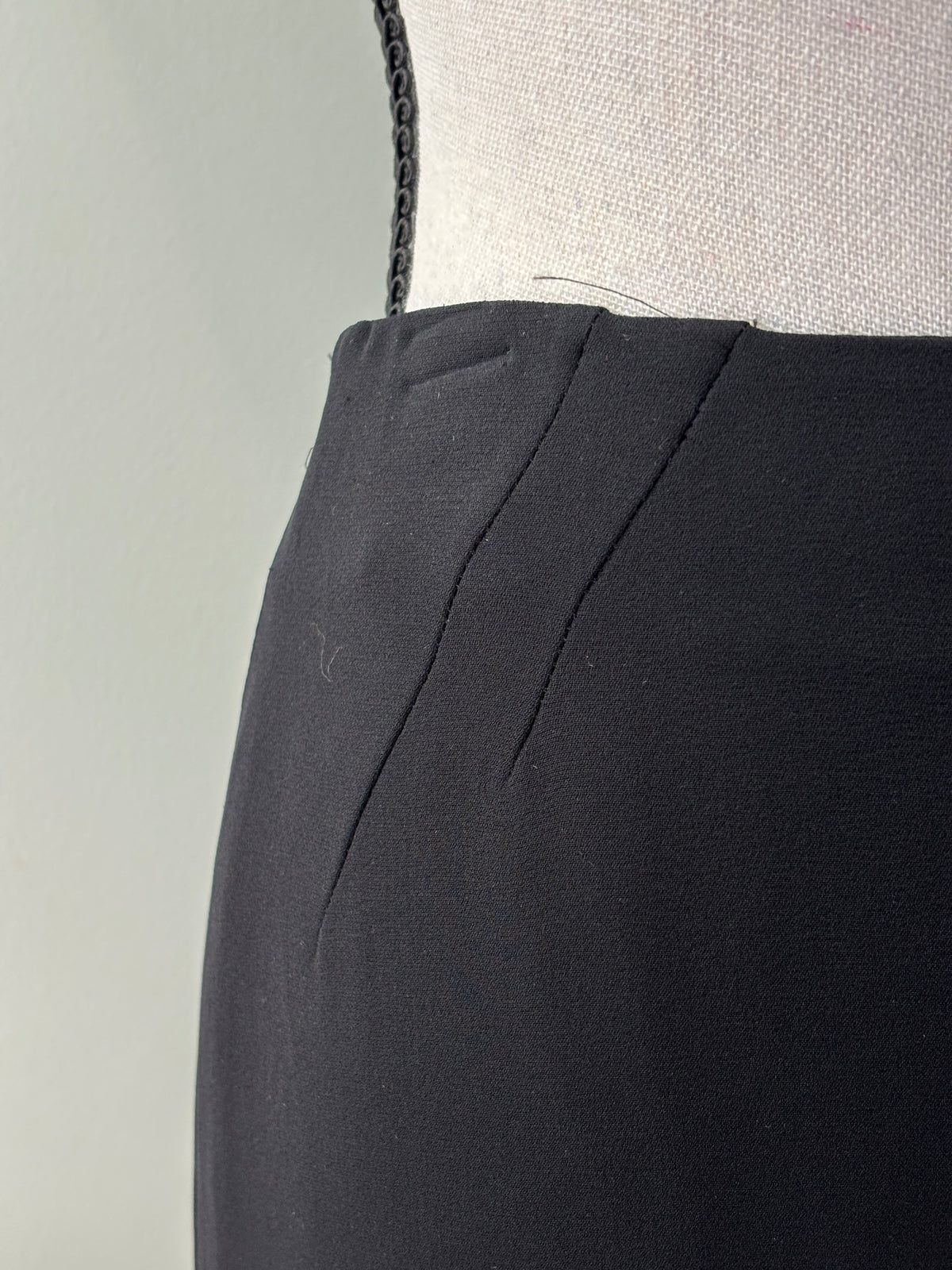 Armani Collezioni Black Silk Pencil Skirt Made in Italy Size 2 Like New