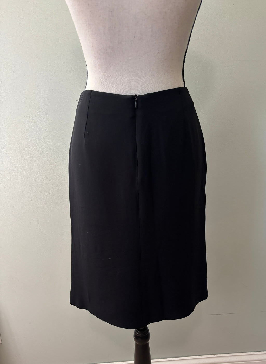 Armani Collezioni Black Silk Pencil Skirt Made in Italy Size 2 Like New