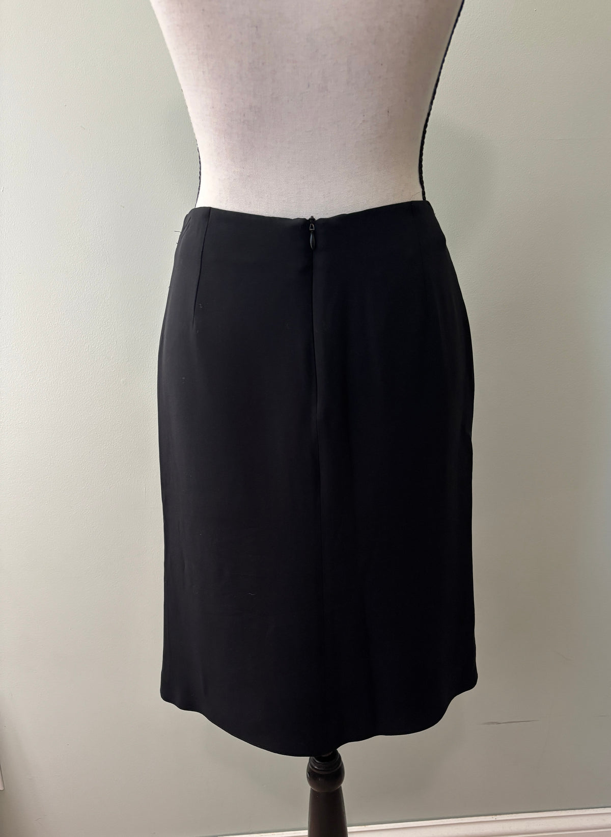 Armani Collezioni Black Silk Pencil Skirt Made in Italy Size 2 Like New