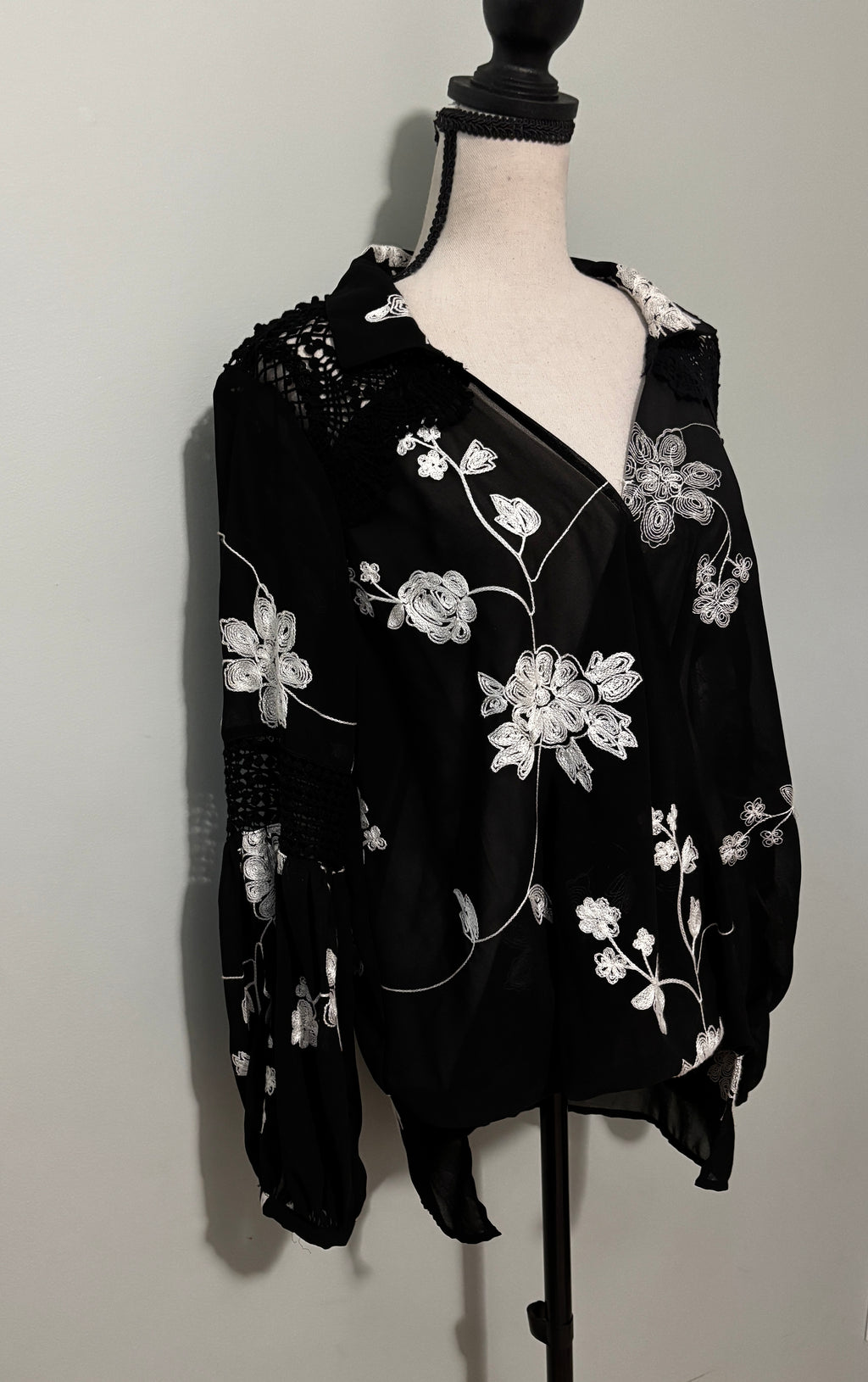 Blu Ice Black Floral Embroidered Blouse — Made in Italy — Size S NWT
