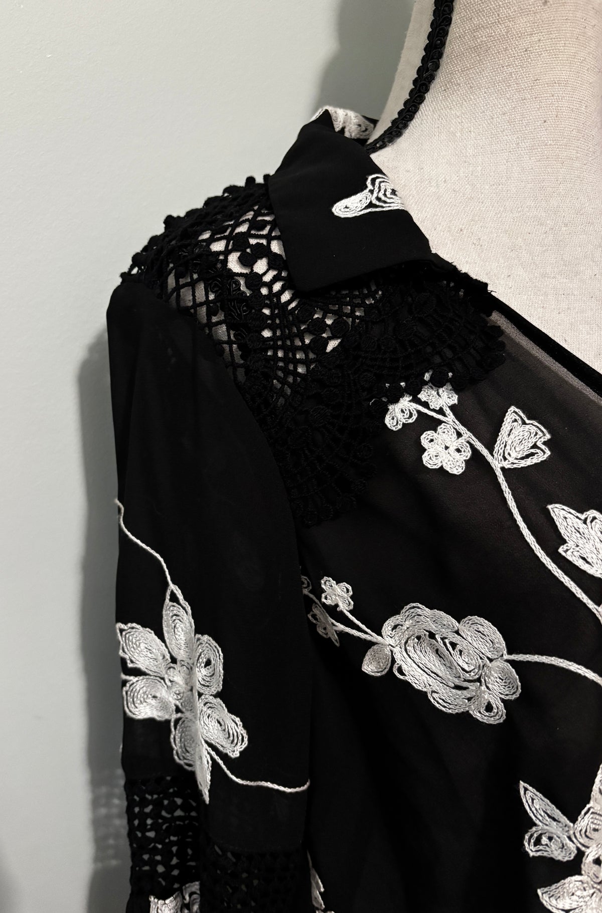 Blu Ice Black Floral Embroidered Blouse — Made in Italy — Size S NWT
