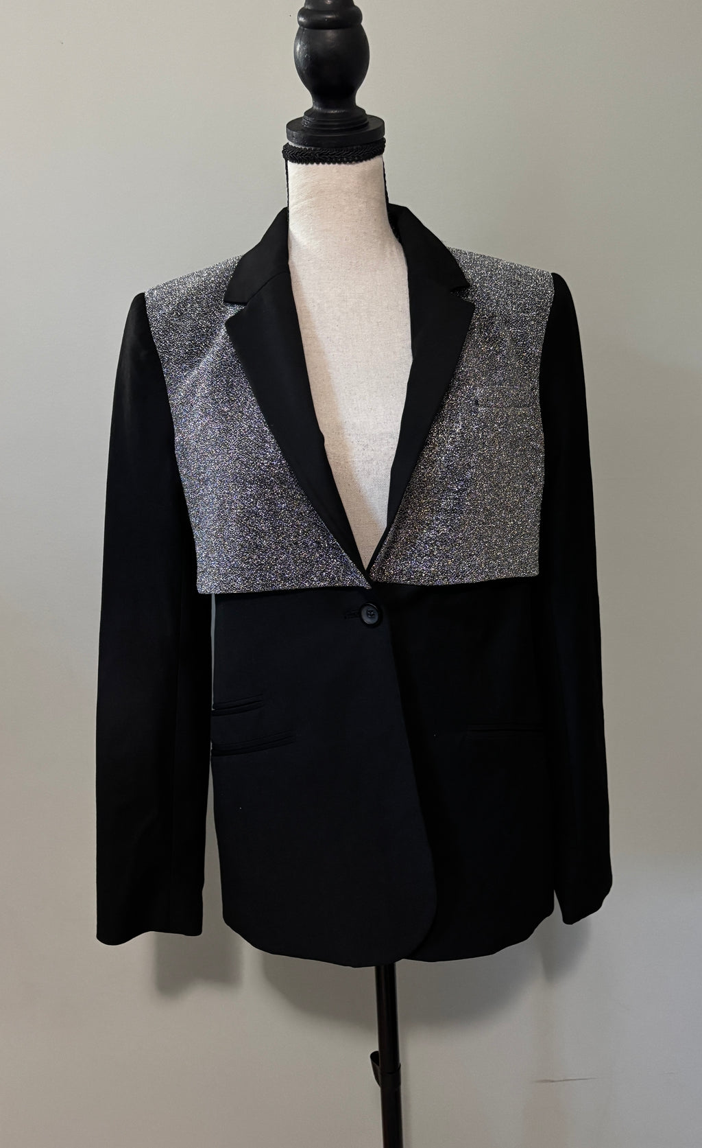 Elizabeth and James Black Silver Blazer Size 2 NWT