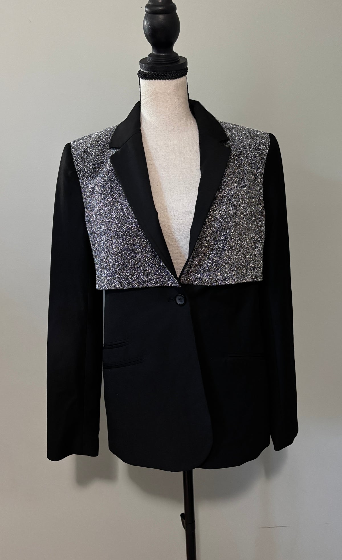 Elizabeth and James Black Silver Blazer Size 2 NWT