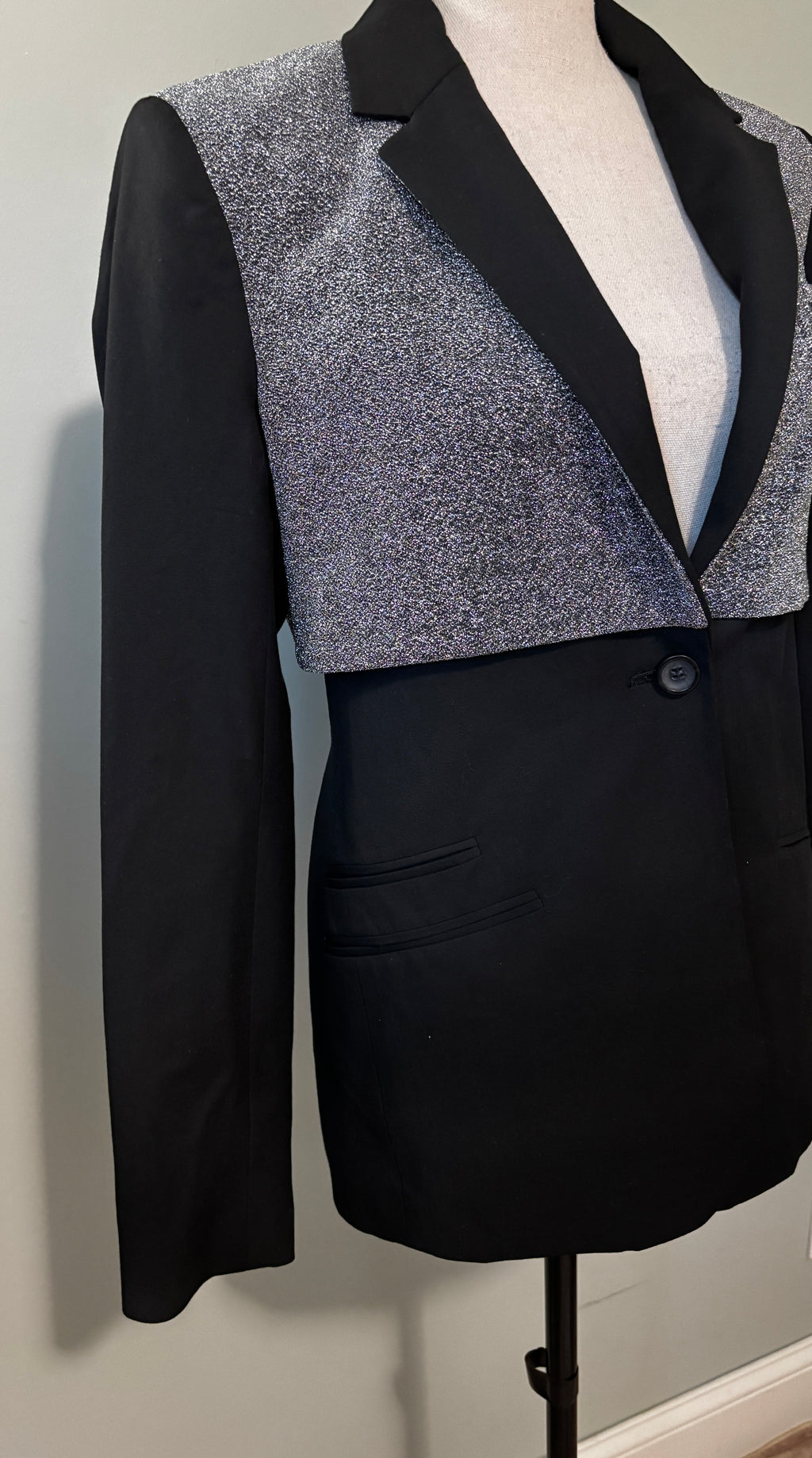 Elizabeth and James Black Silver Blazer Size 2 NWT