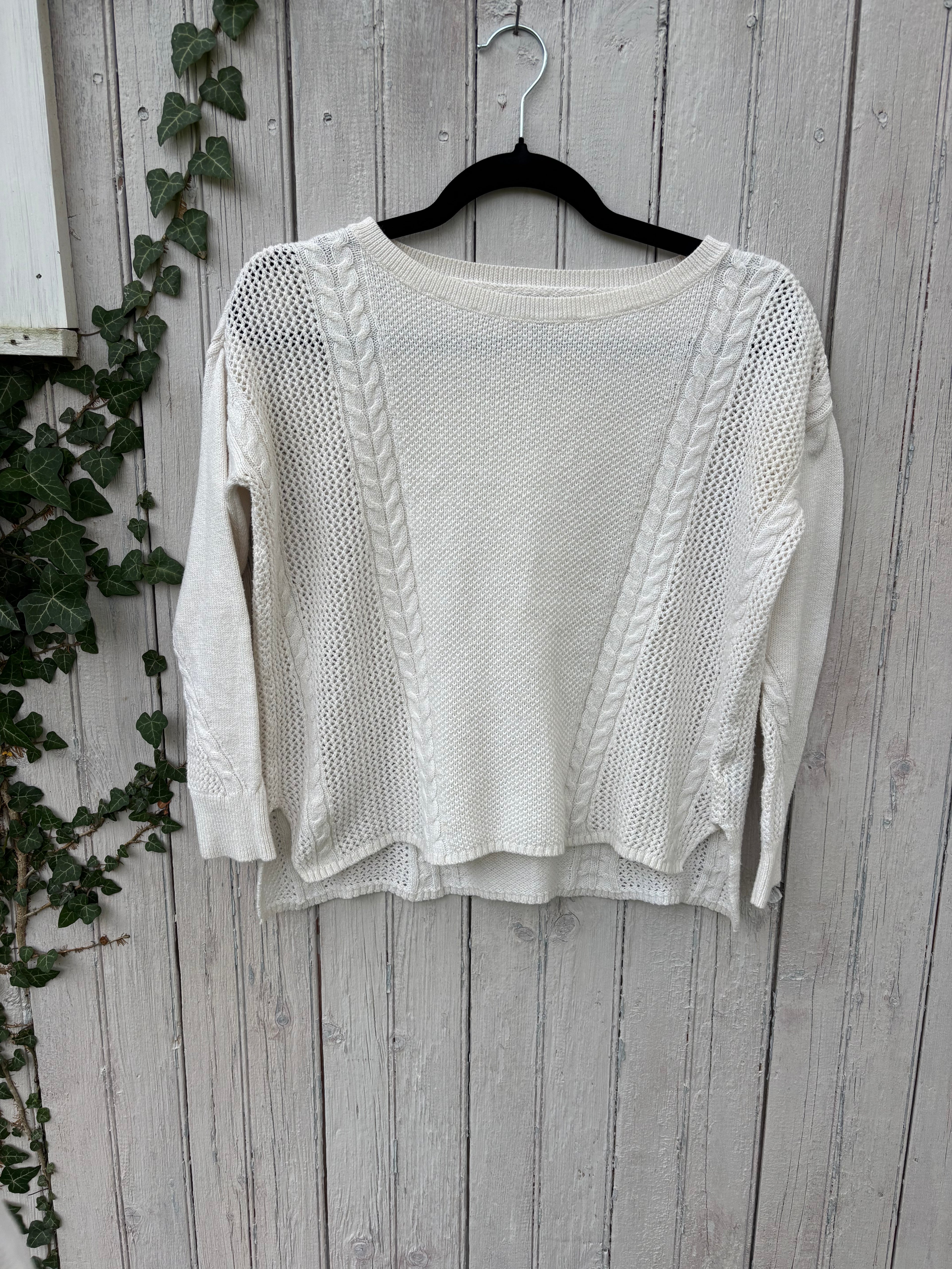 American Eagle Outfitter Sweater, Size Small