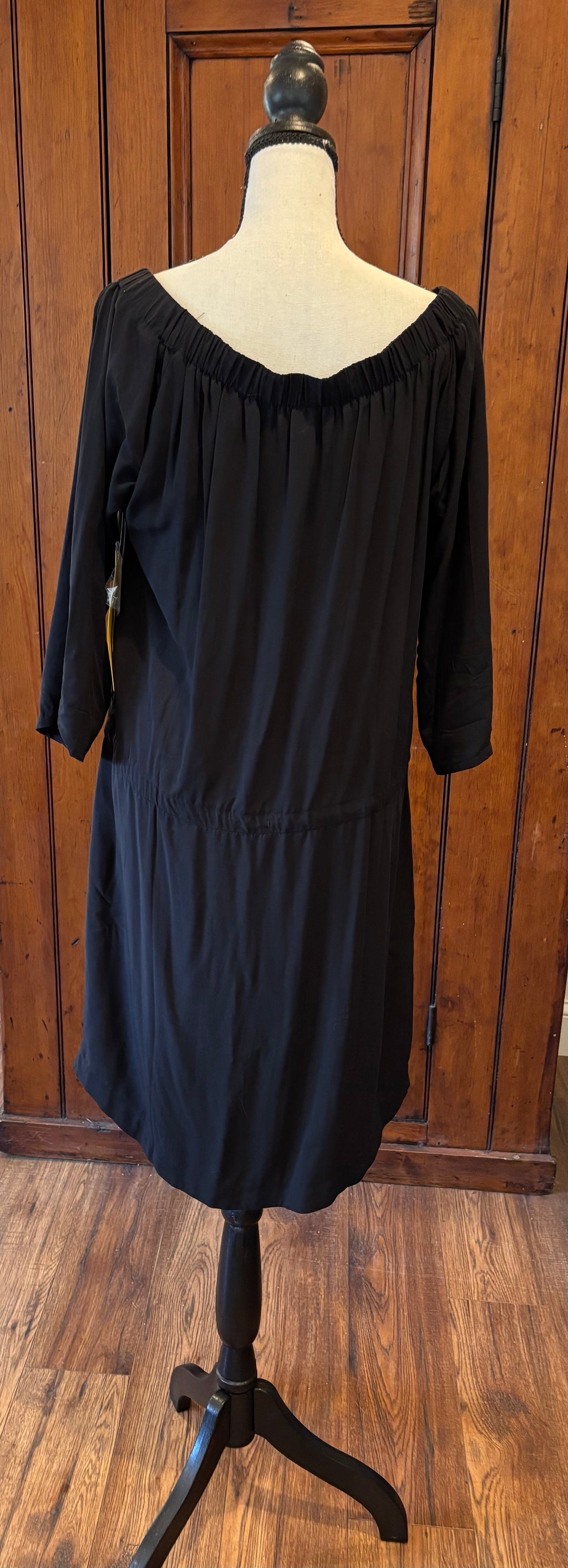 Lole black long sleeve dress back view pre-loved dresses brand new with tags Sassy and Chic