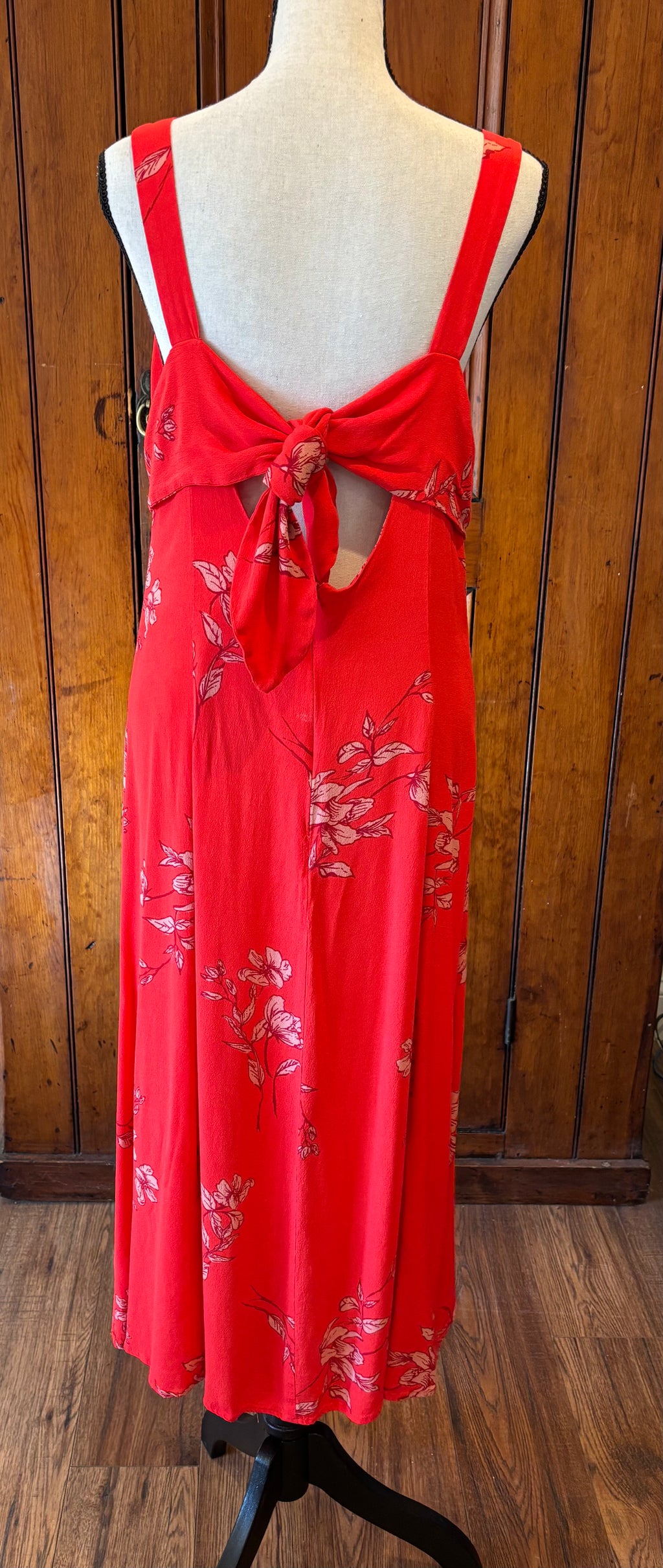 Dress Forum red floral maxi dress back view sweet tie back secondhand like new dresses Sassy and Chic