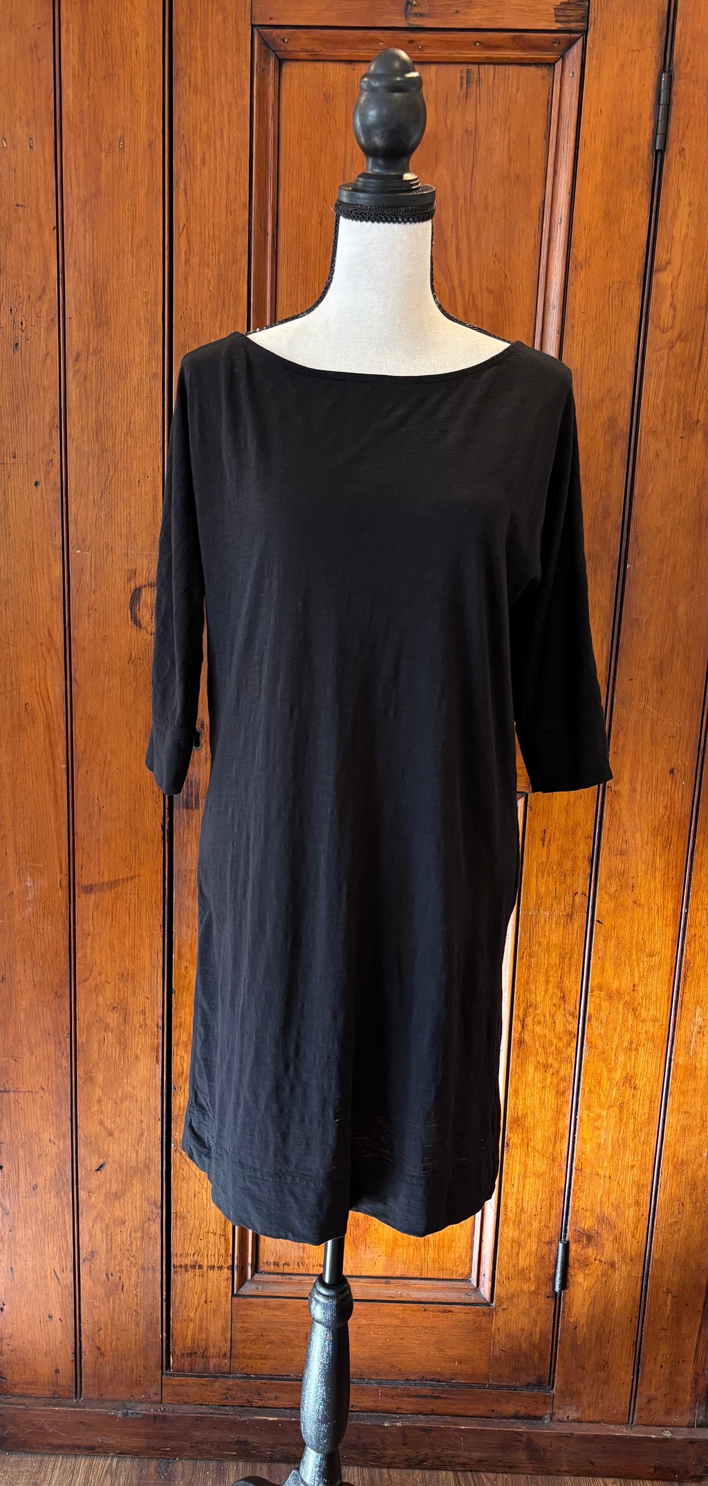 Lilly Pulitzer black 3/4 sleeve dress front view elegant silhouette pre-loved dresses Sassy and Chic