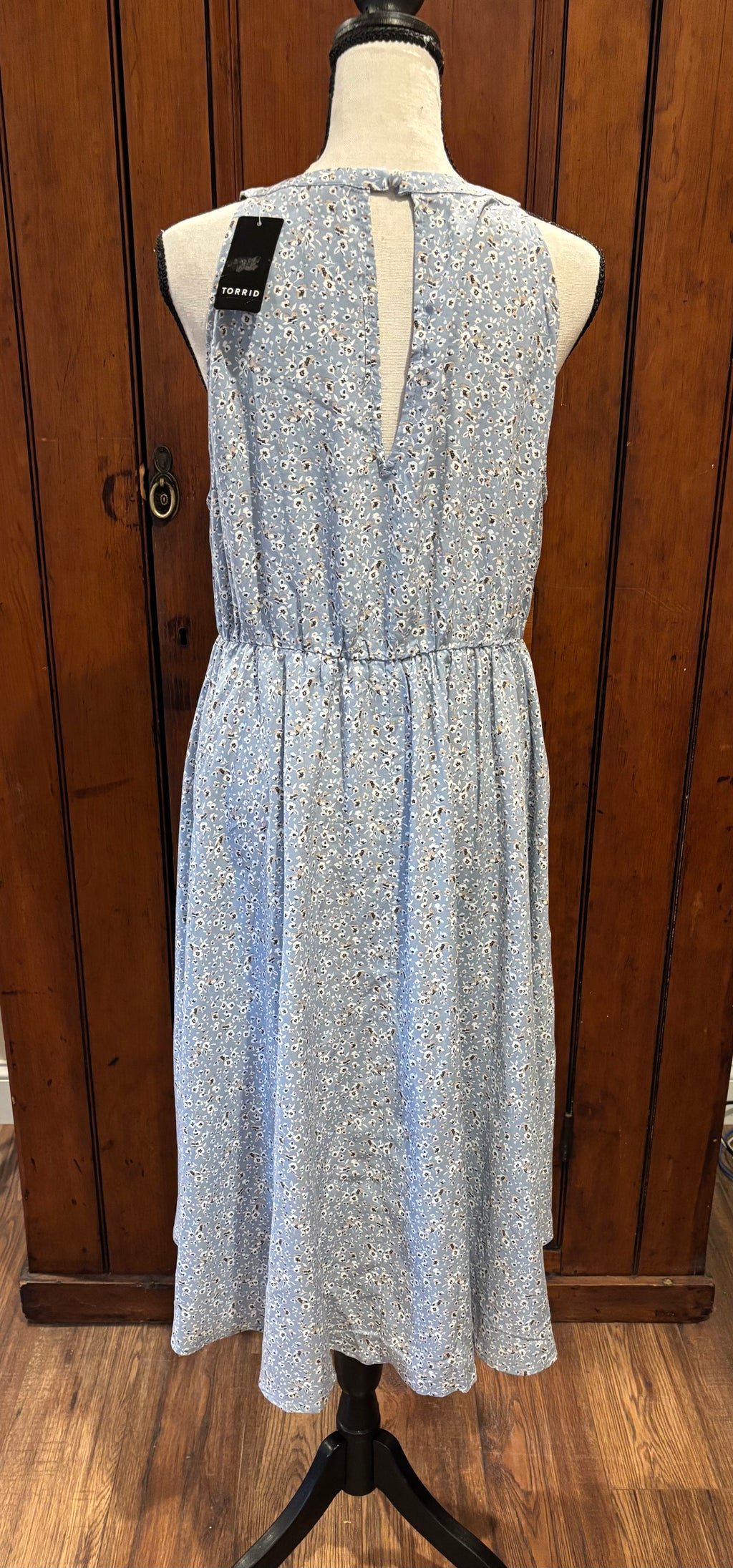 Torrid blue floral midi dress back view thrifted dresses brand new with tags Sassy and Chic