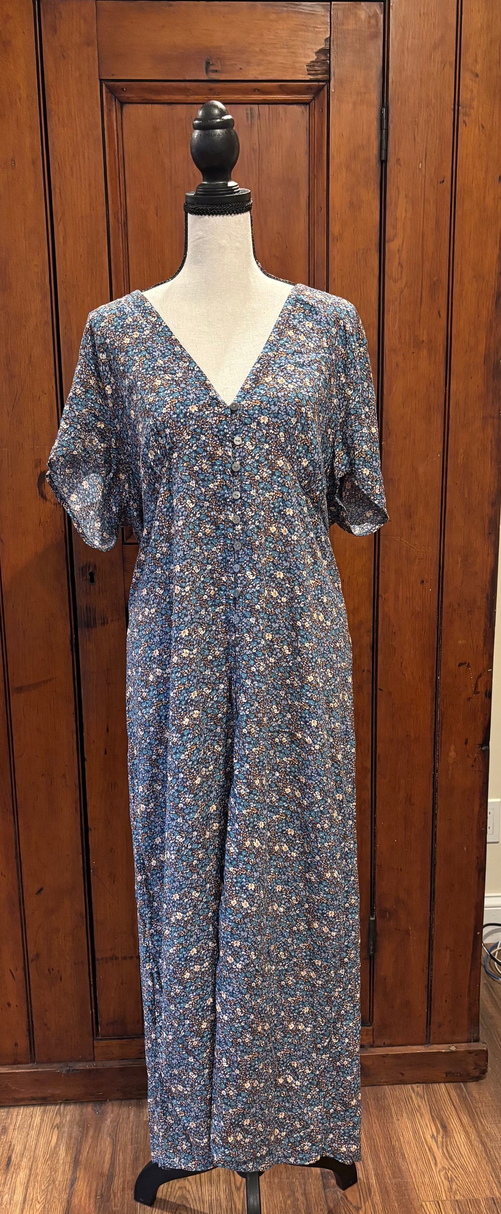 Lucky Brand blue floral maxi dress front view V-neckline short sleeves thrifted dresses Sassy and Chic