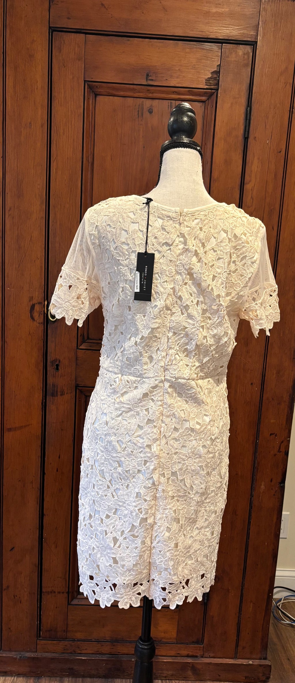 Romeo Juliet Couture cream lace overlay midi dress back view thrifted dresses brand new with tags Sassy and Chic