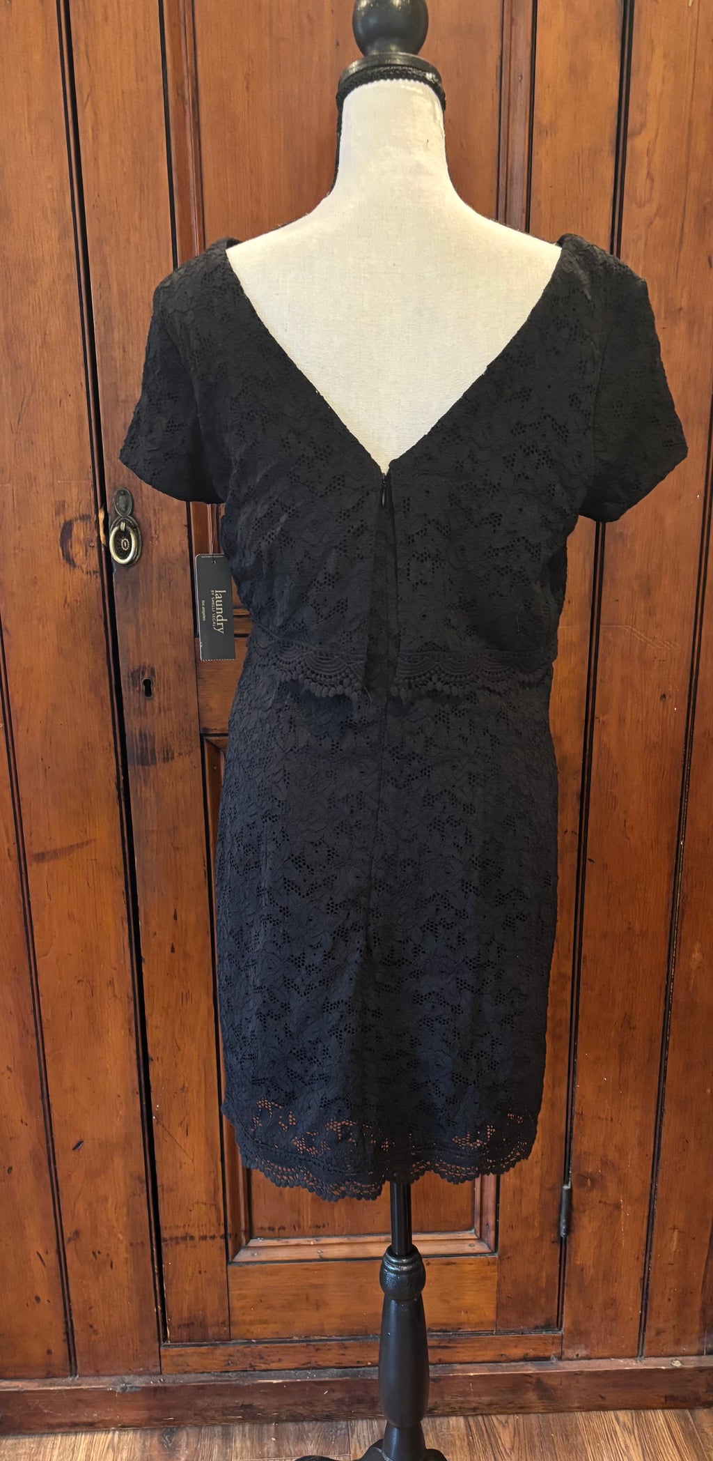 Laundry Shelli Segal black dress back view stunning deep V back thrifted dresses brand new tags Sassy and Chic