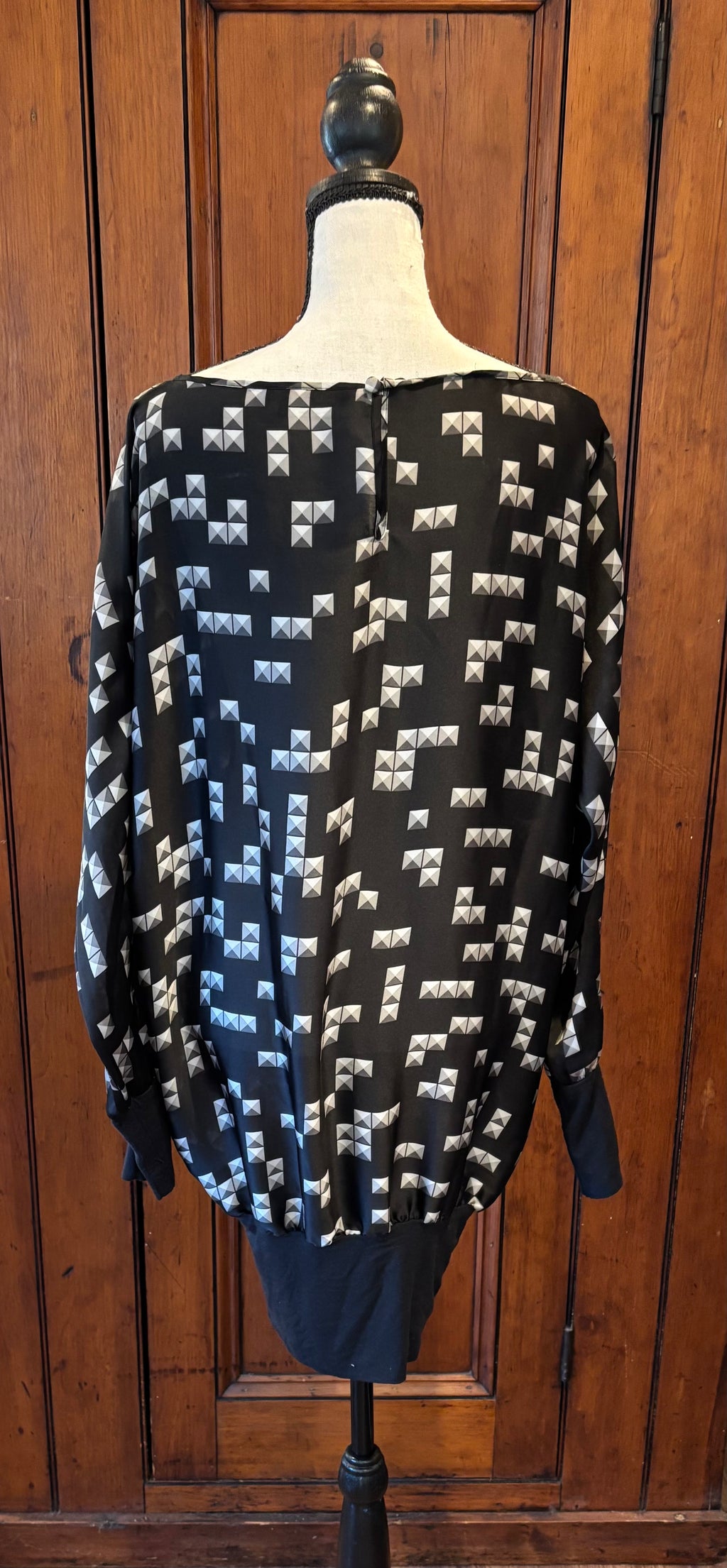 BCBG black grey geometric mini dress back view pre-loved designer dresses like new Sassy and Chic
