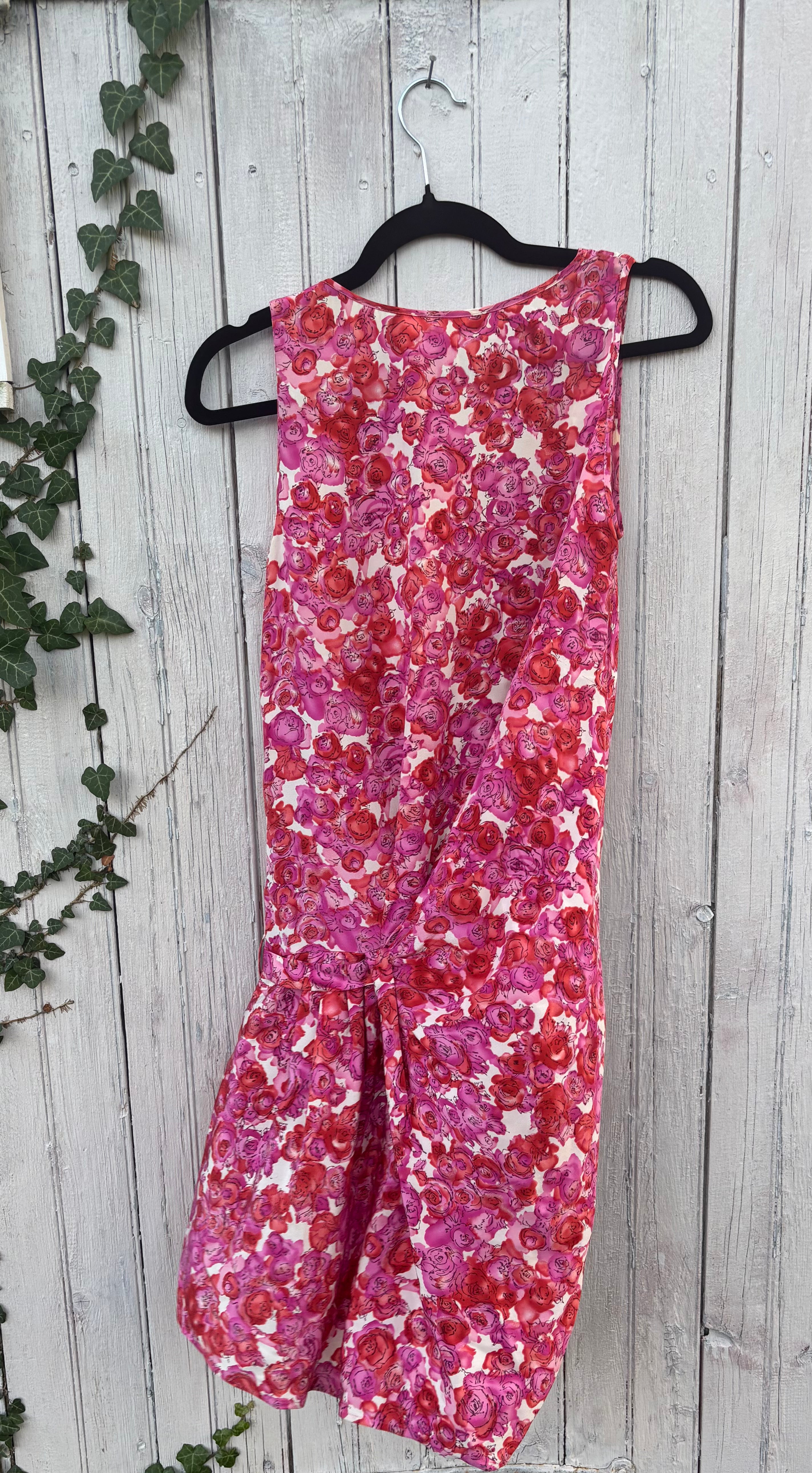 Thakoon Addition red floral mini dress back view pre-loved designer dresses like new Sassy and Chic