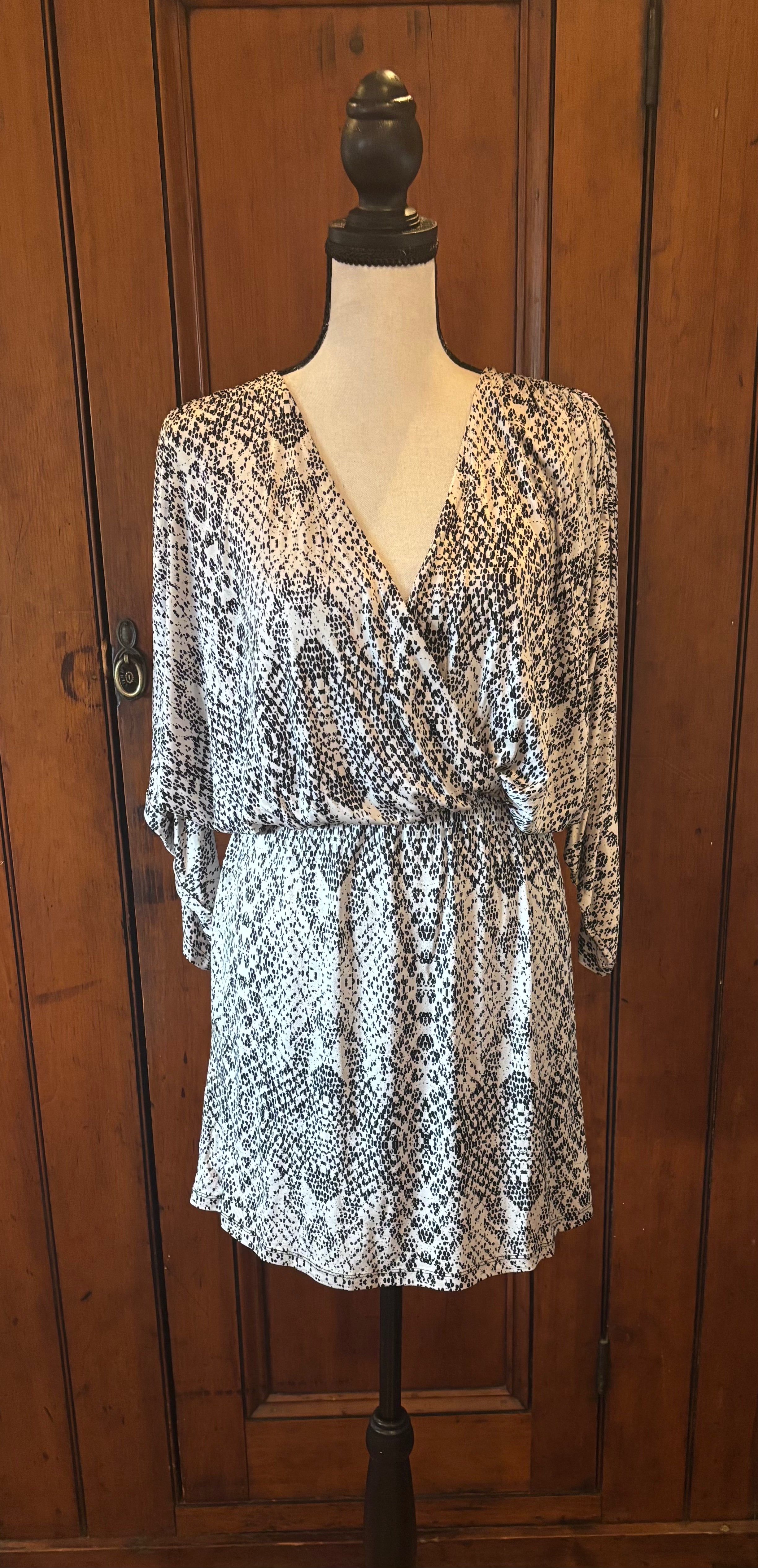 Parker grey white print mini dress front view V-neckline cinched waist pre-loved dresses Sassy and Chic