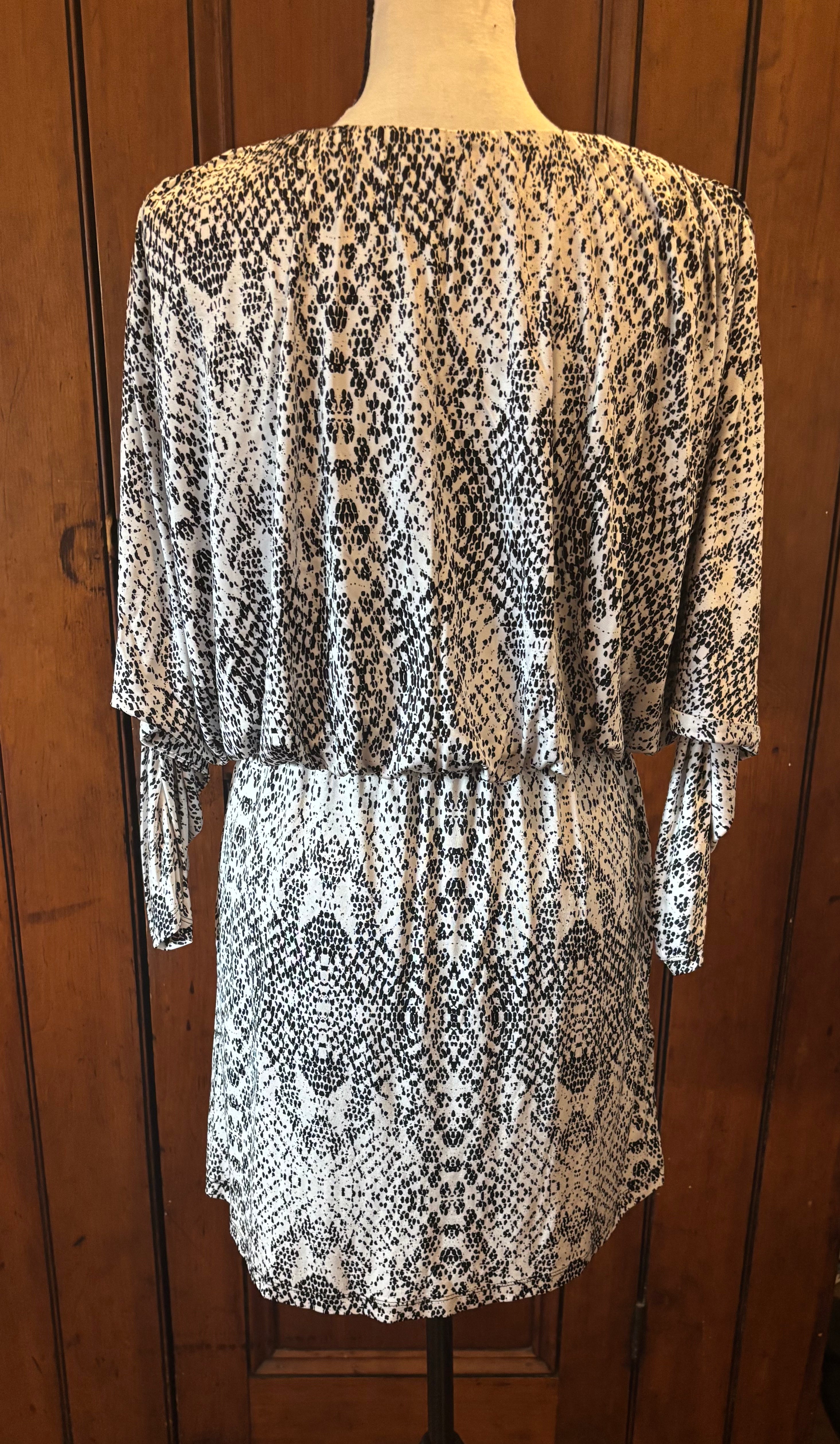 Parker grey white print mini dress back view pre-loved dresses like new Sassy and Chic