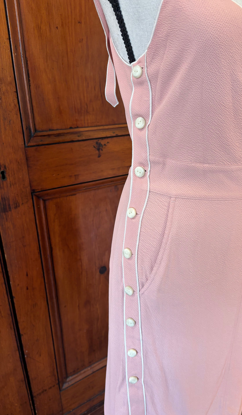 Rag and Bone pink midi dress detail close up charming side buttons pockets V-neckline Sassy and Chic