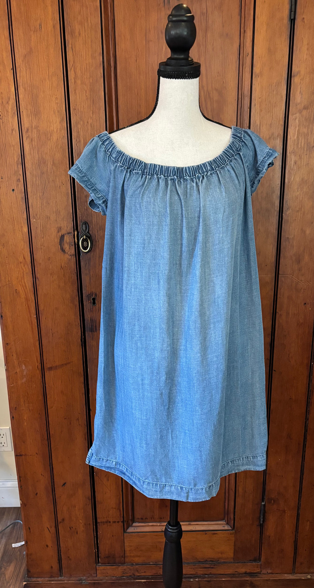 Cloth and Stone denim blue dress front view off shoulder silhouette pre-loved dresses Sassy and Chic