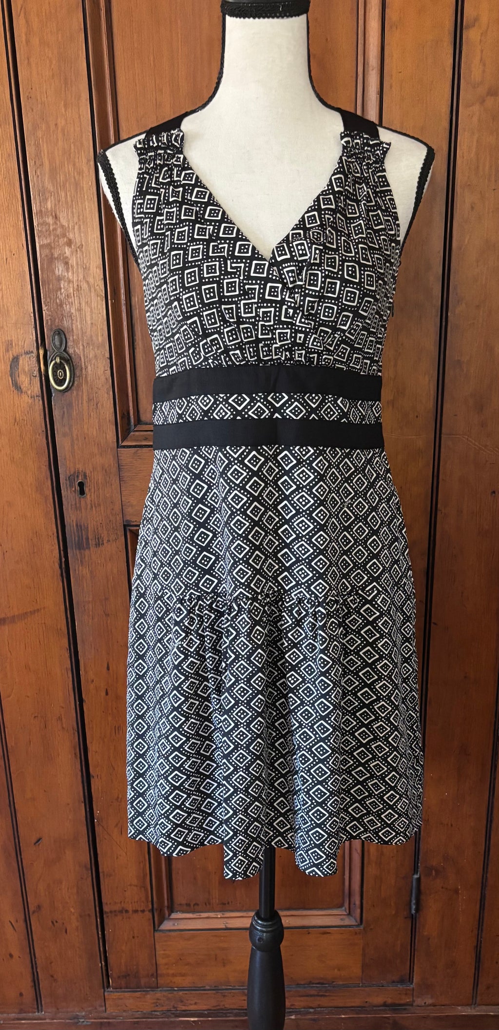 DVF black white geometric print dress front view V-neckline accented waist pre-owned designer dresses Sassy and Chic