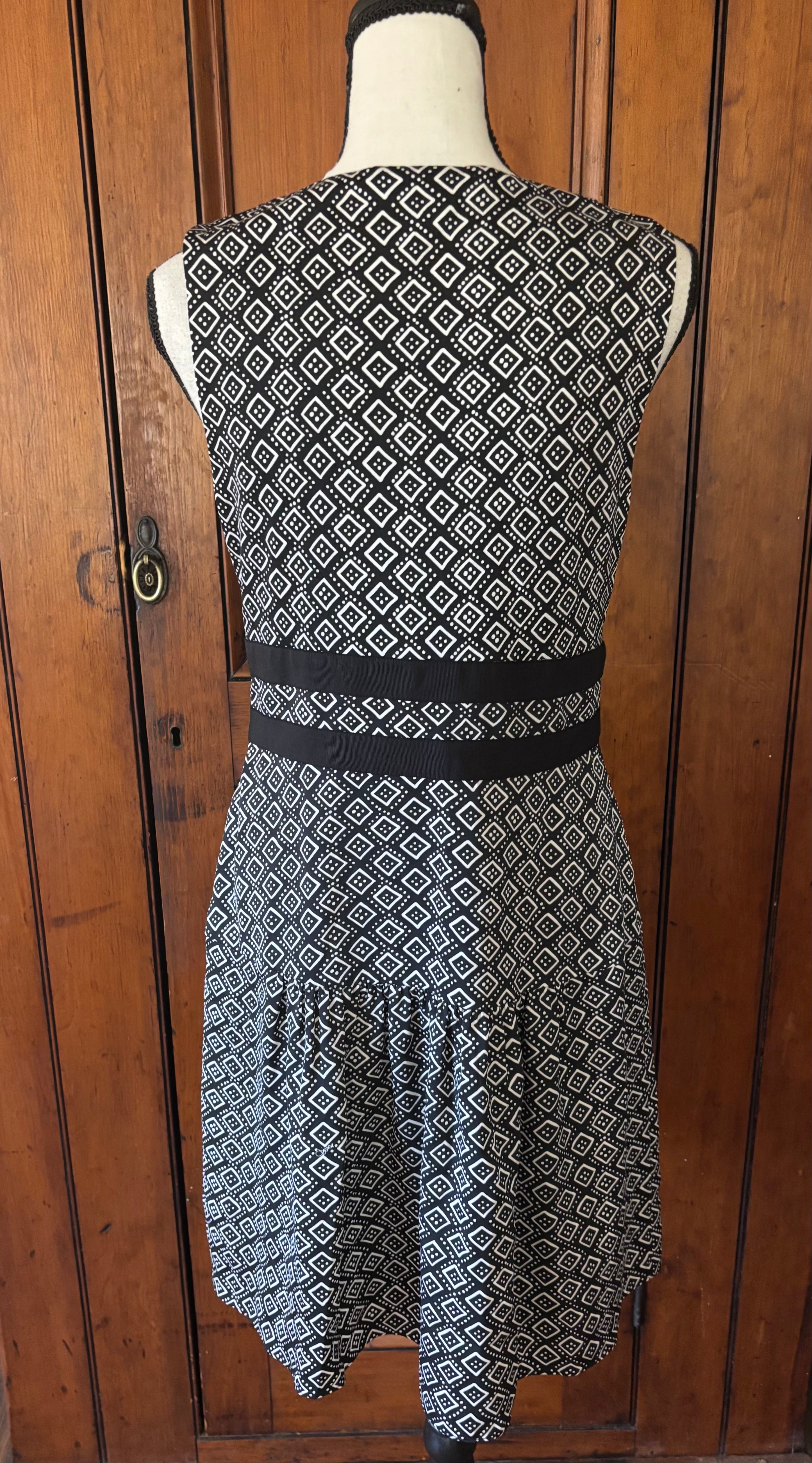 DVF black white geometric print dress back view pre-owned designer dresses like new Sassy and Chic