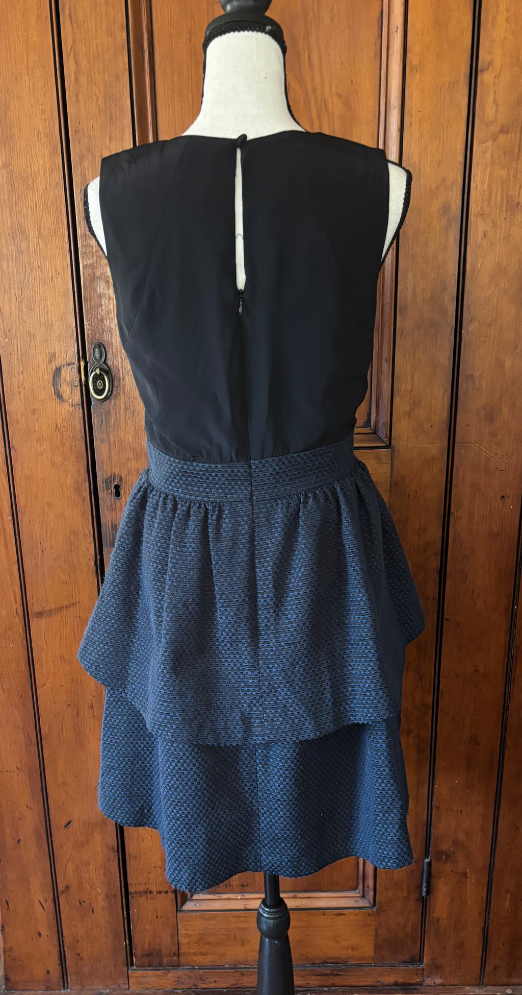 Shoshanna black navy cocktail dress back view pre-owned designer cocktail dresses Sassy and Chic