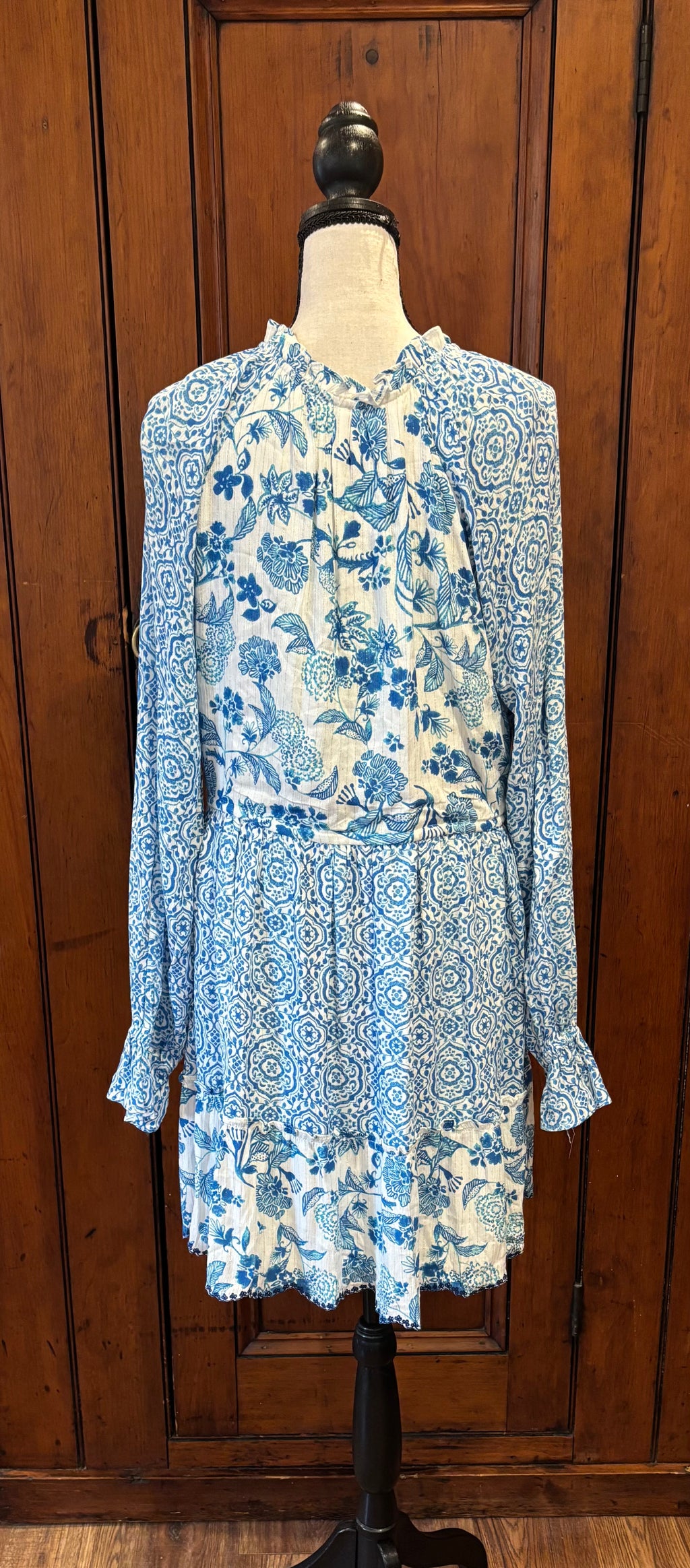 House of Harlow 1960 light blue dress back view thrifted style designer dresses like new Sassy and Chic