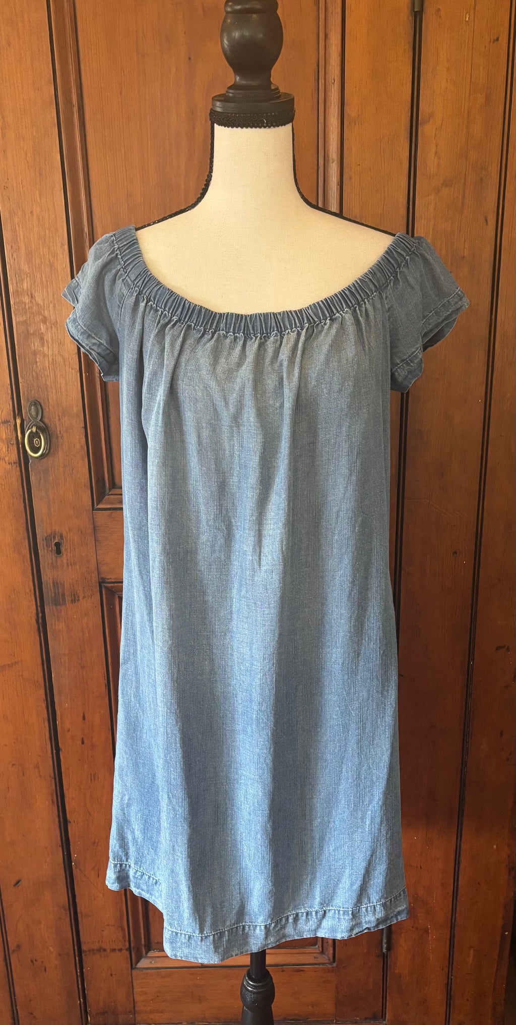 Cloth and Stone denim blue dress front view off shoulder silhouette pre-loved dresses Sassy and Chic
