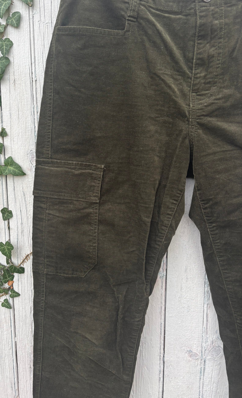 Vince. Cargo Pant, Size 4