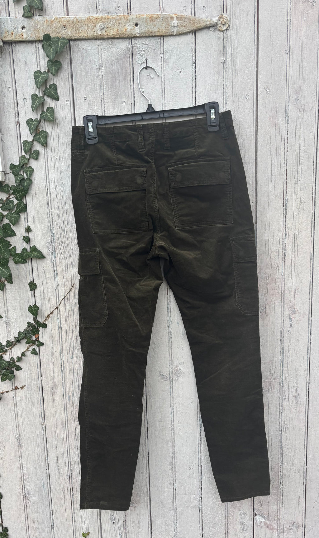 Vince. Cargo Pant, Size 4