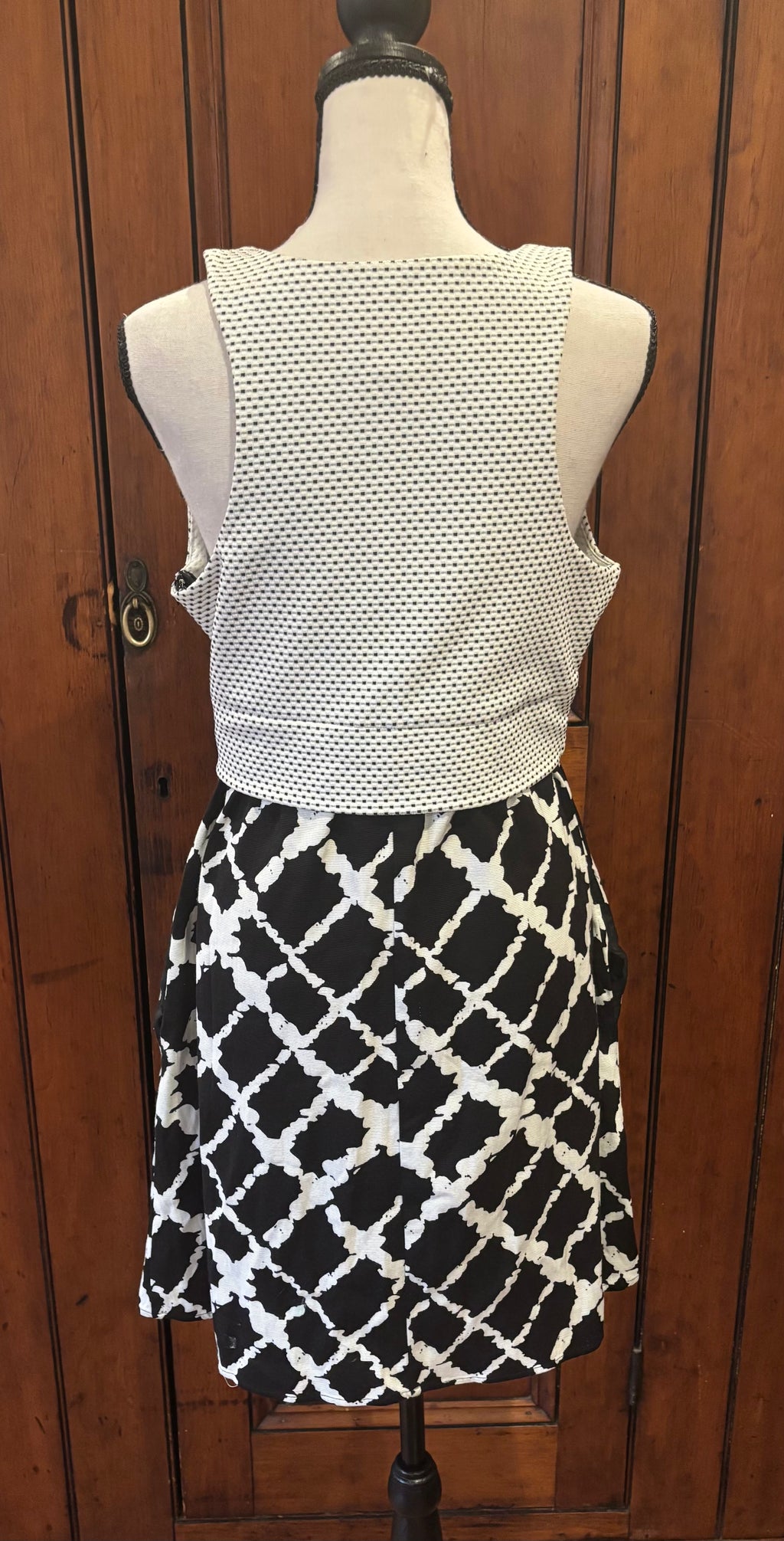 Tabitha black white mini dress back view secondhand like new dresses like new Sassy and Chic