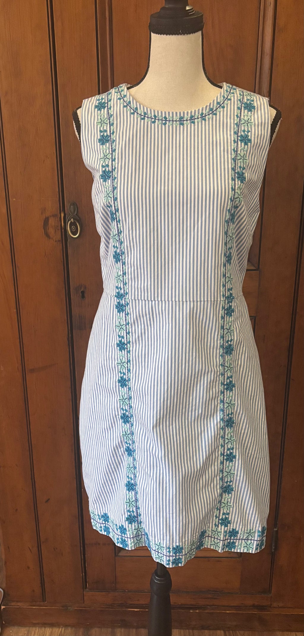 Vineyard Vines blue striped sleeveless dress front view round neckline pre-loved dresses Sassy and Chic
