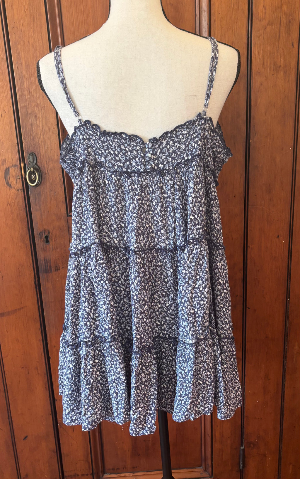 Lulus blue floral babydoll mini dress back view thrifted like new dresses like new Sassy and Chic