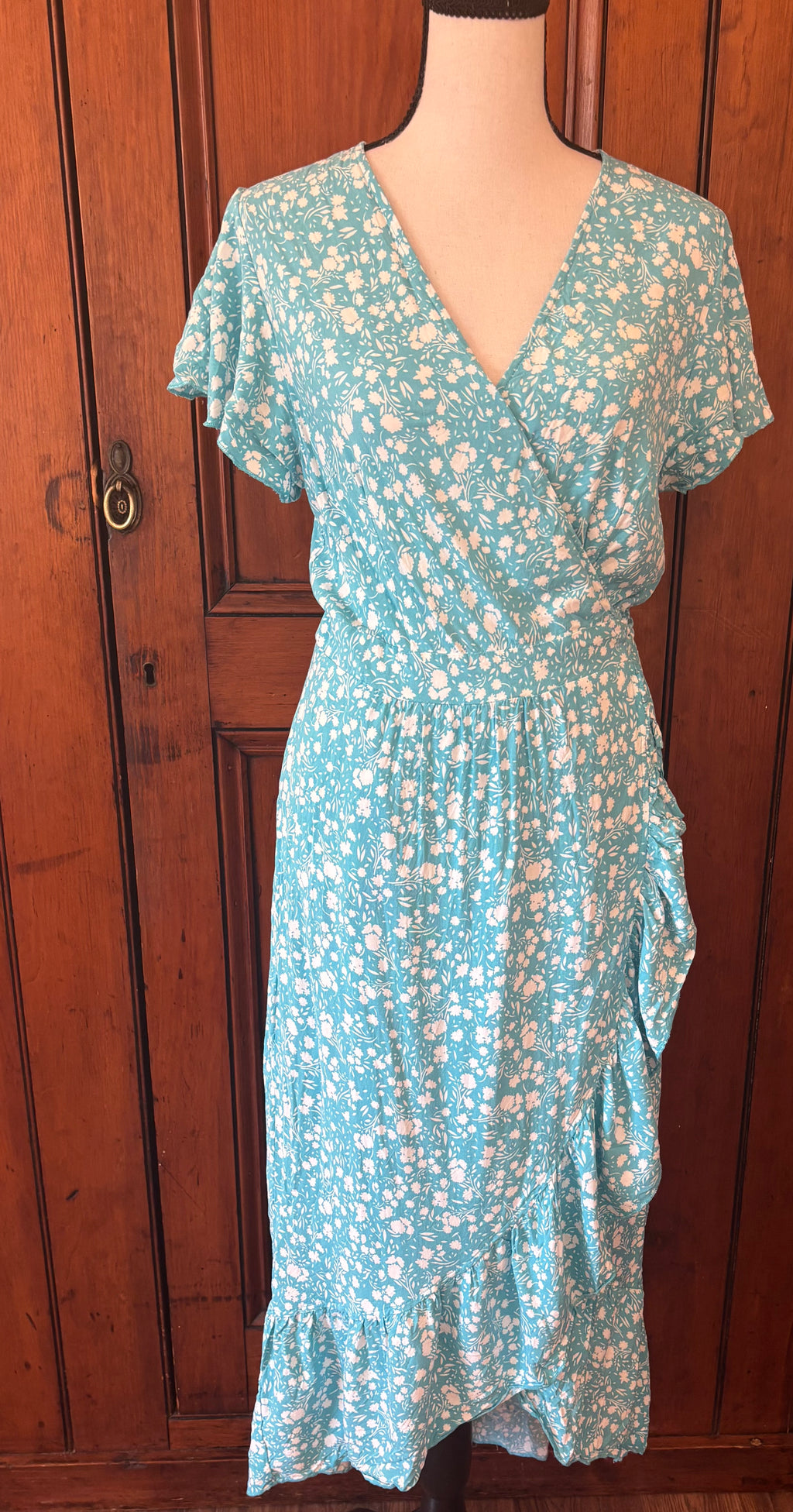 Zesica light blue floral boho wrap midi dress front view V-neckline ruffles pre-loved dresses Sassy and Chic