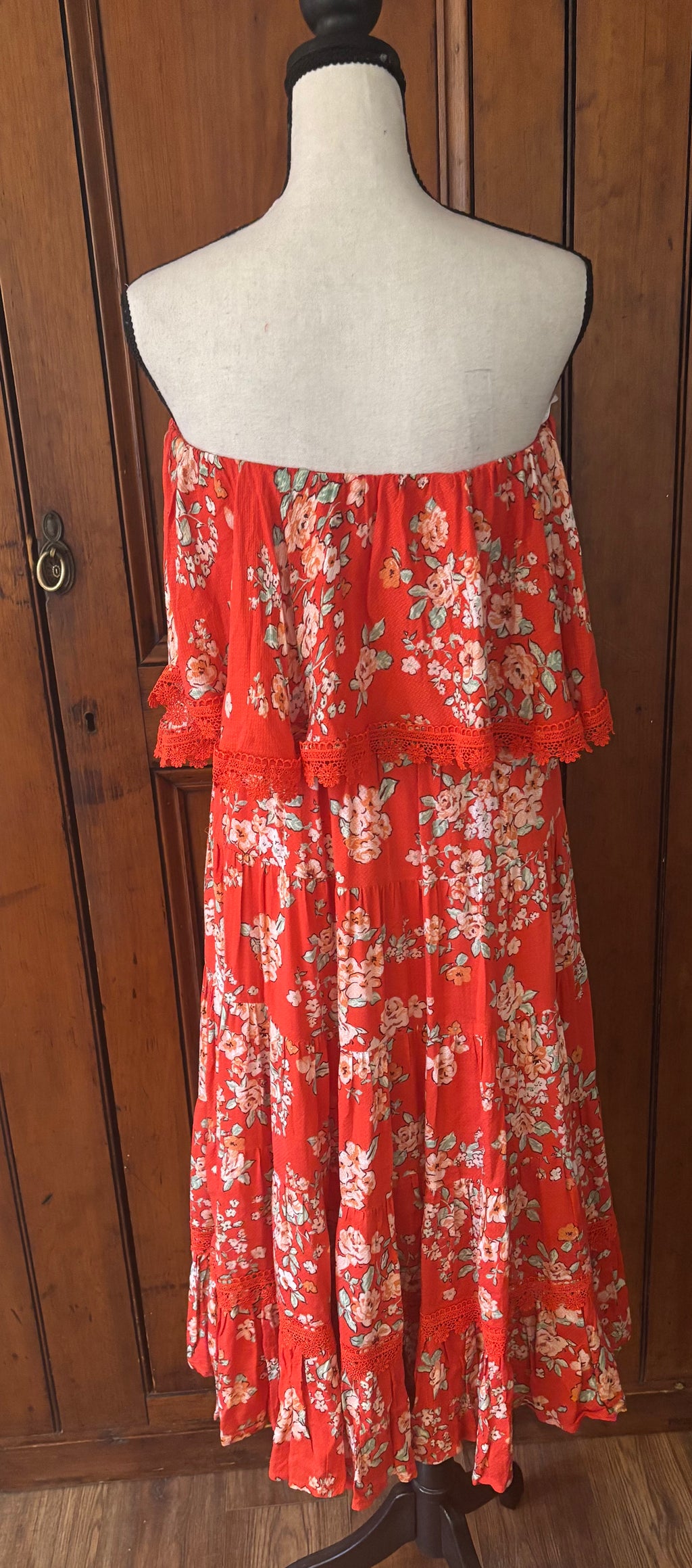 Lulus red floral strapless maxi dress back view secondhand dresses like new Sassy and Chic