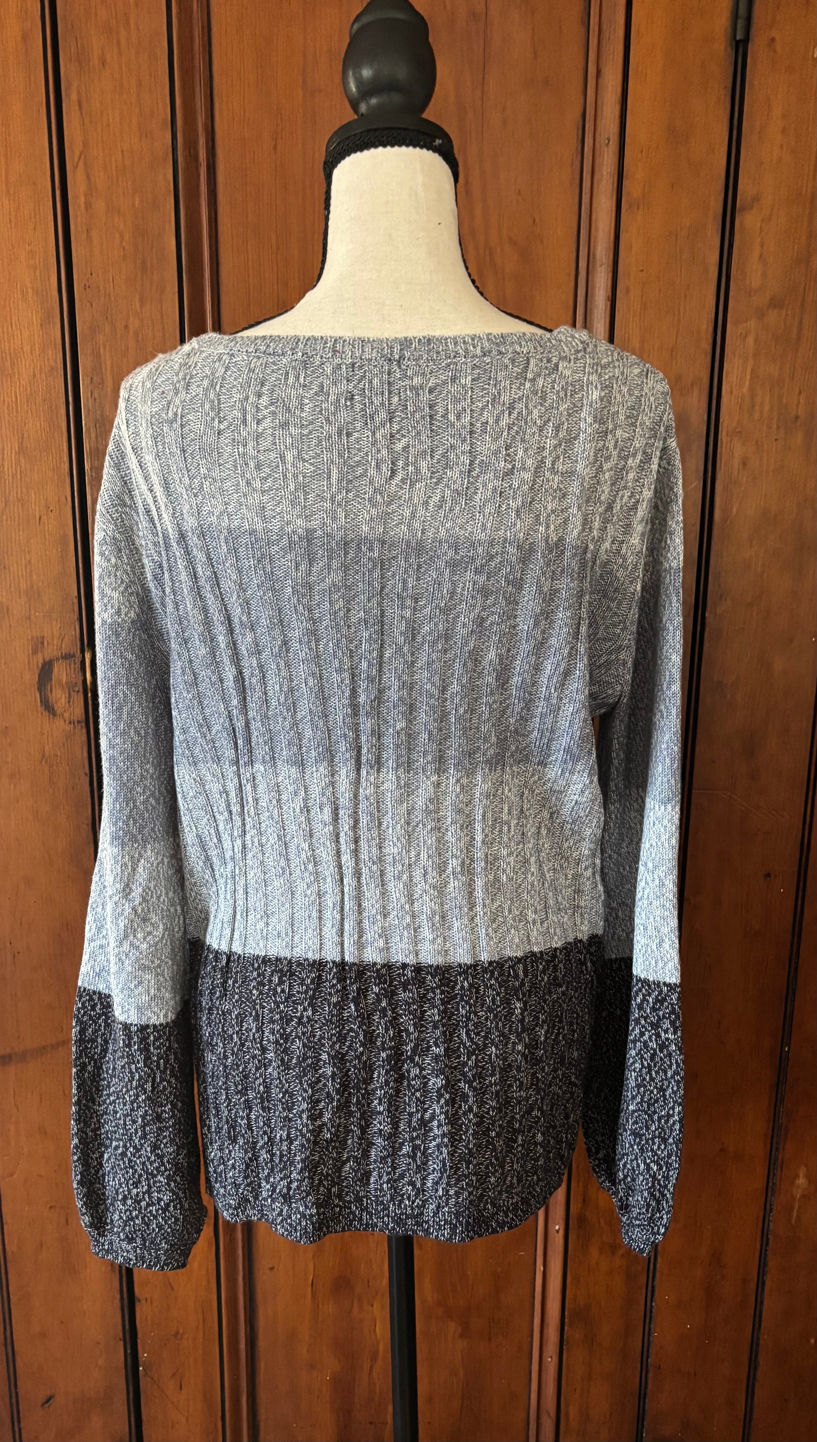 Soho Casual Sweater, Size Medium