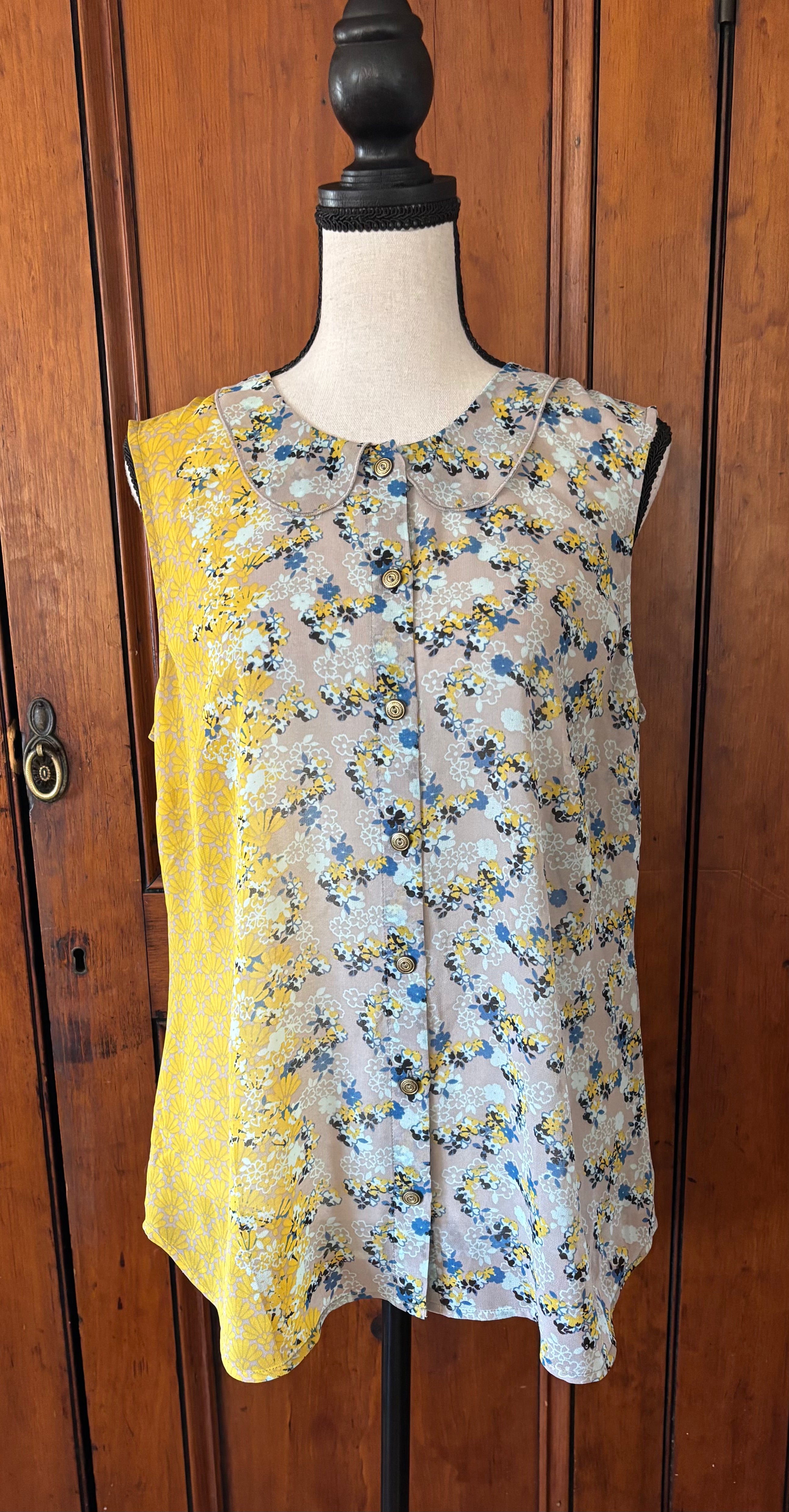 CAbi Casual Top, Size Medium