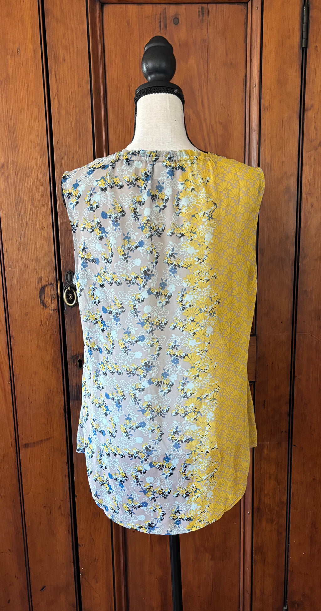 CAbi Casual Top, Size Medium