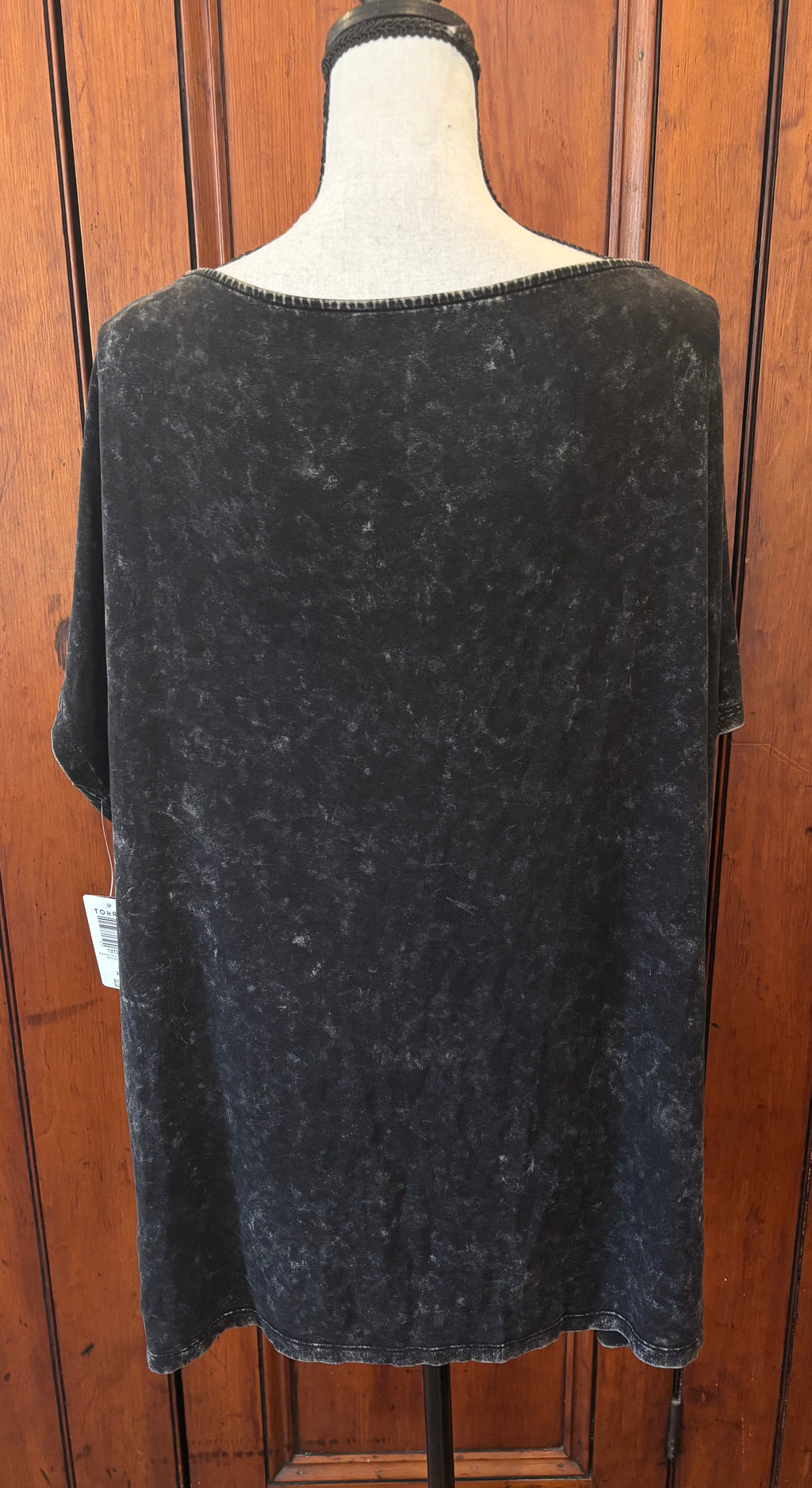Pre-loved tops and blouses Torrid short sleeve round neck blouse back view brand new with tags Sassy and Chic