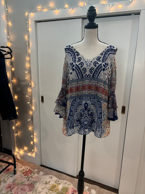 Coco Blanco floral boho top front view vibrant floral print secondhand luxury tops and blouses like new Sassy and Chic
