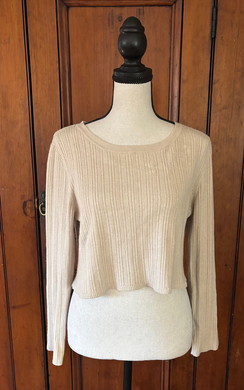 House of Harlow 1960 cream crewneck sweater  front view secondhand luxury sweater excellent condition Sassy and Chic