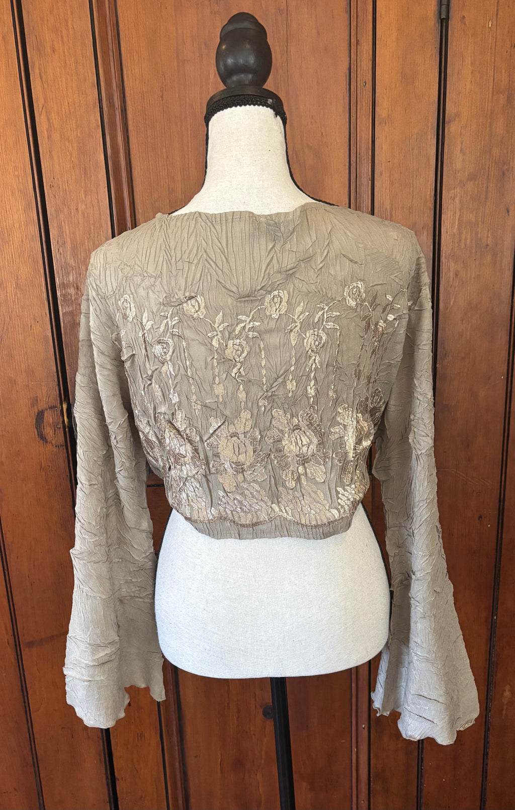 Pre-loved kimonos and sweaters. Komarov kimono sweater back view flowy drape layerable lightweight pre-owned Sassy and Chic