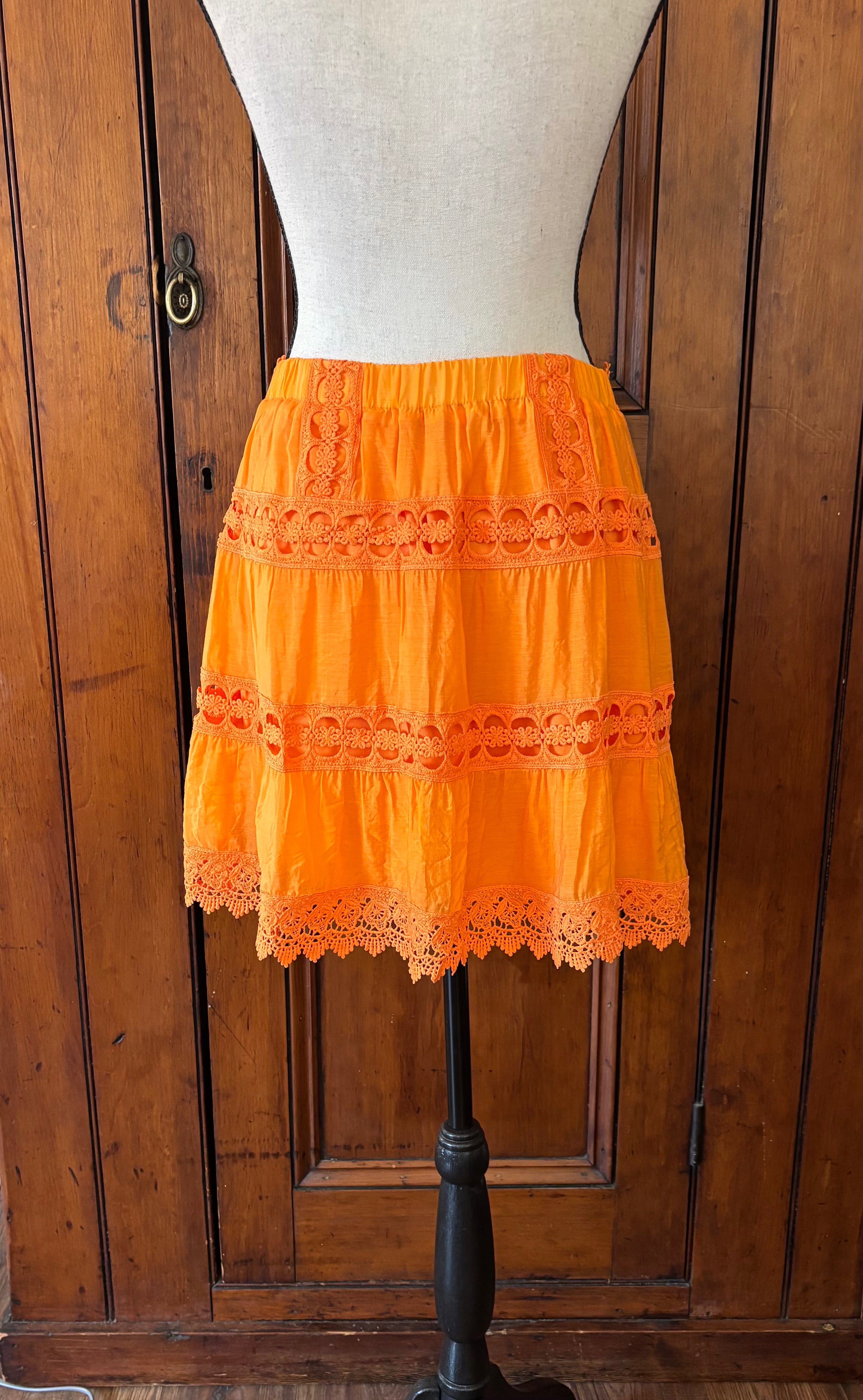 Etiquette vibrant orange mini skirt back view flirty silhouette like new Sassy and Chic