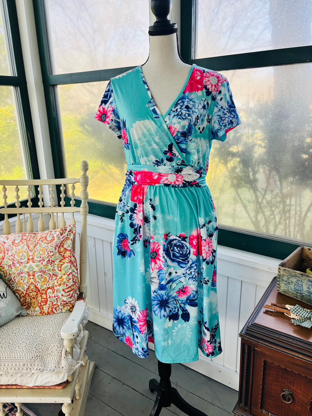 Pre-loved dresses like new. OUGES turquoise floral wrap midi dress periwinkle pink flowers V-neck pockets like new pre-loved Sassy and Chic