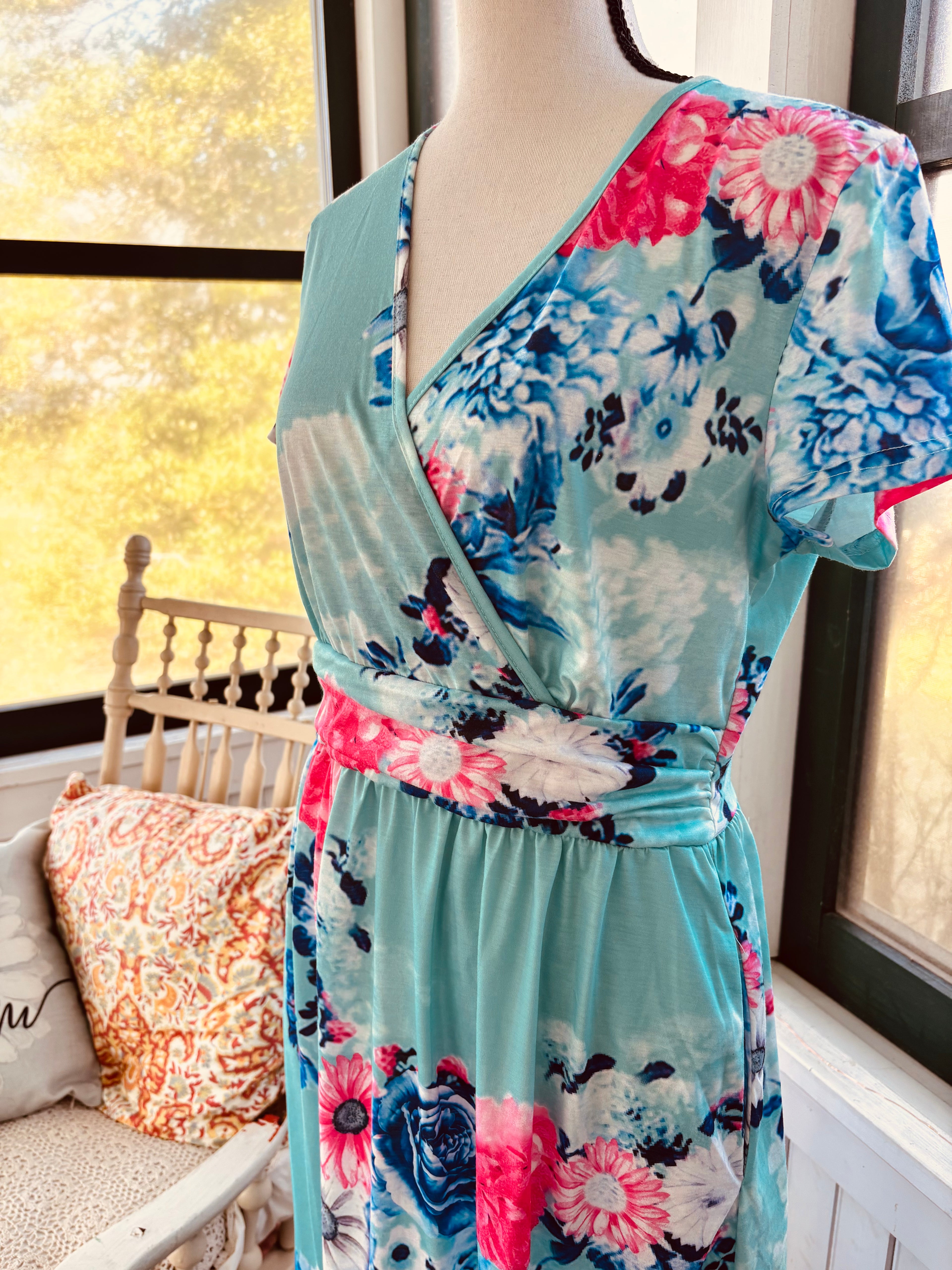 Pre-loved dresses like new. OUGES turquoise floral wrap midi dress periwinkle pink flowers V-neck pockets like new pre-loved Sassy and Chic