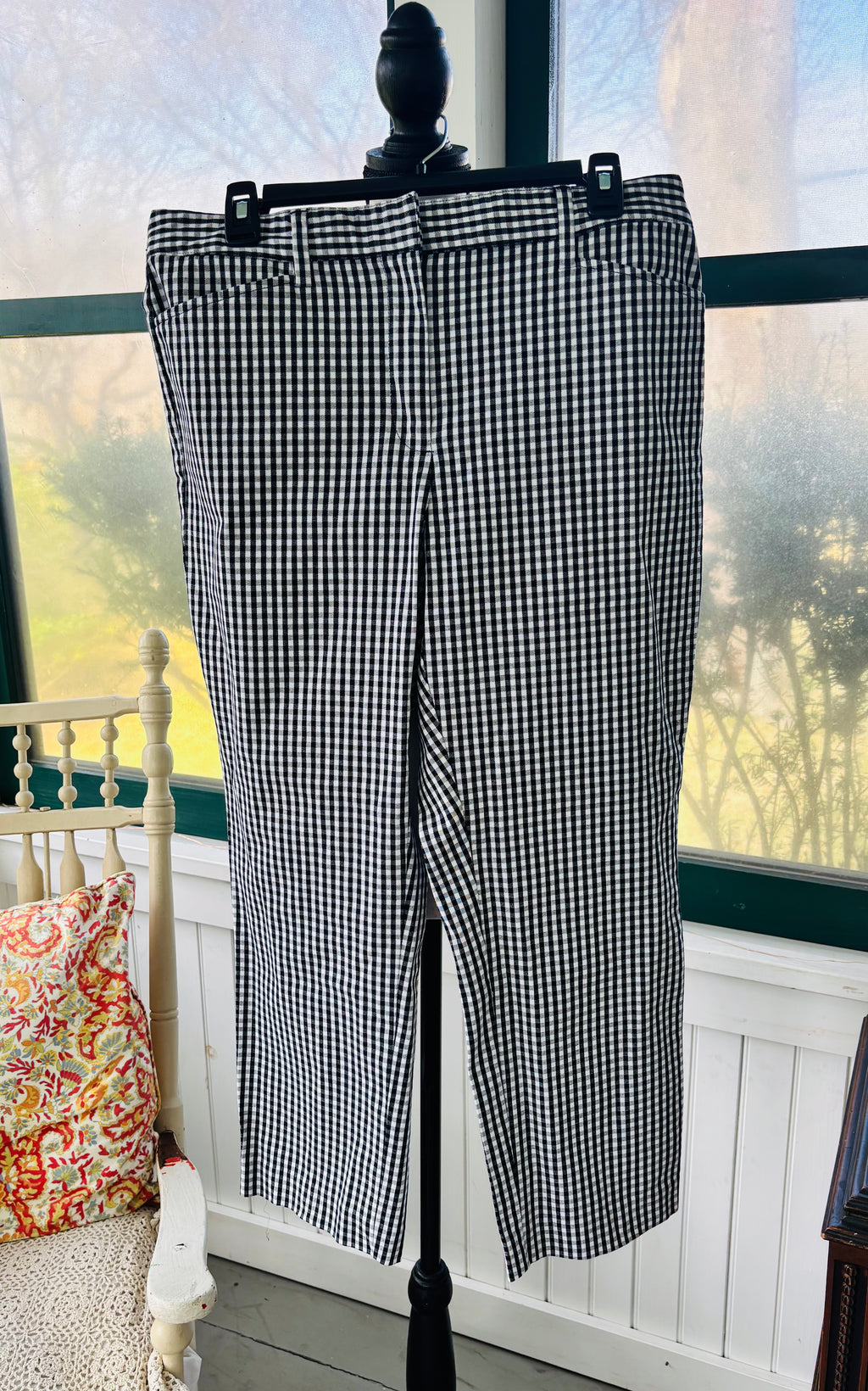 Pre-owned trousers and pants. Land's End black and white checkered pants front view mid rise slim leg like new Sassy and Chic