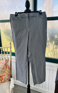 Pre-owned trousers and pants. Land's End black and white checkered pants front view mid rise slim leg like new Sassy and Chic