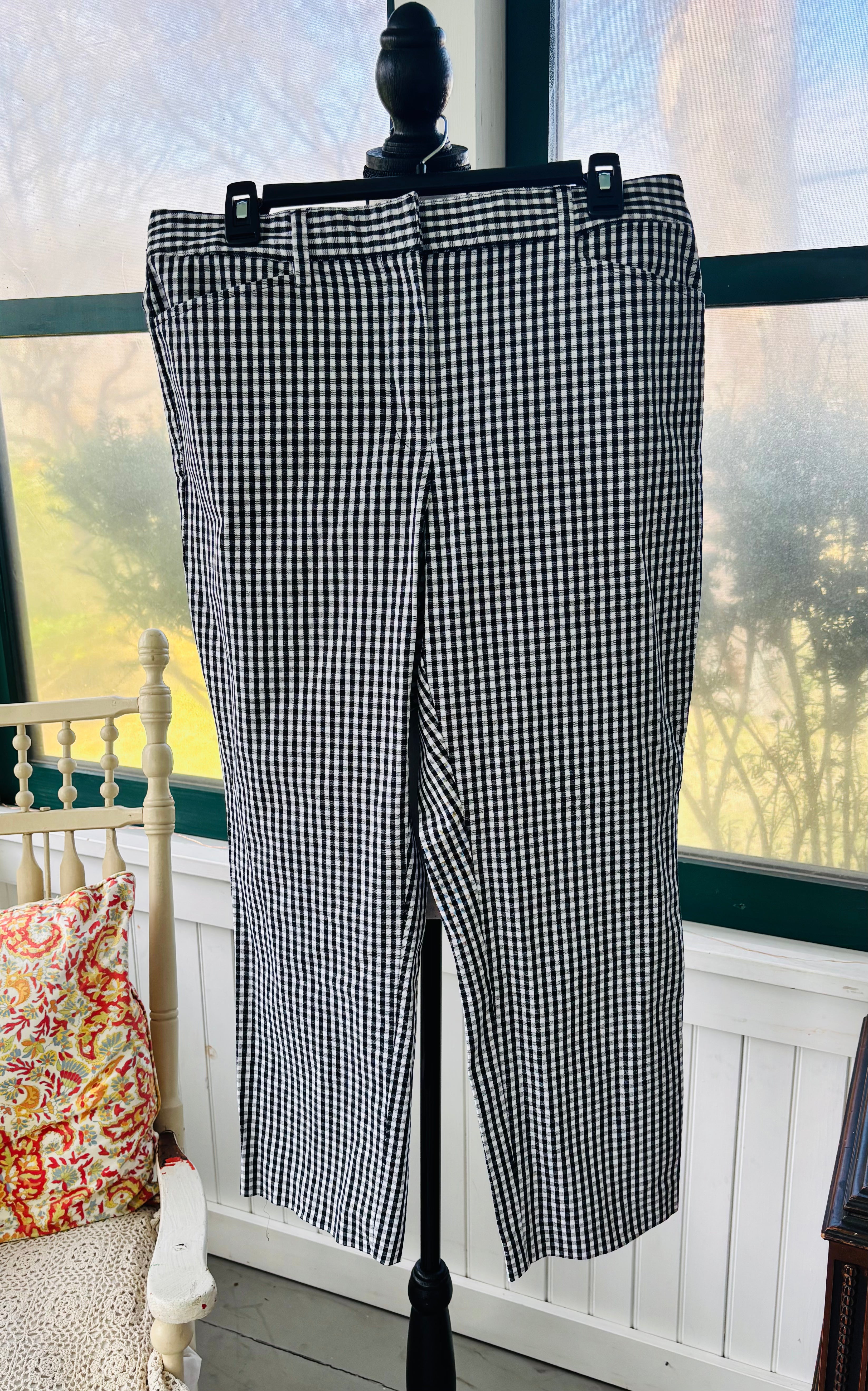 Pre-owned trousers and pants. Land's End black and white checkered pants front view mid rise slim leg like new Sassy and Chic