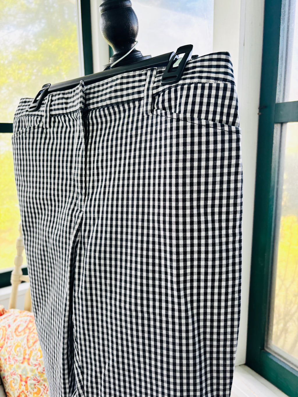 Pre-owned trousers and pants. Land's End black and white checkered pants slim leg silhouette pre-owned Sassy and Chic