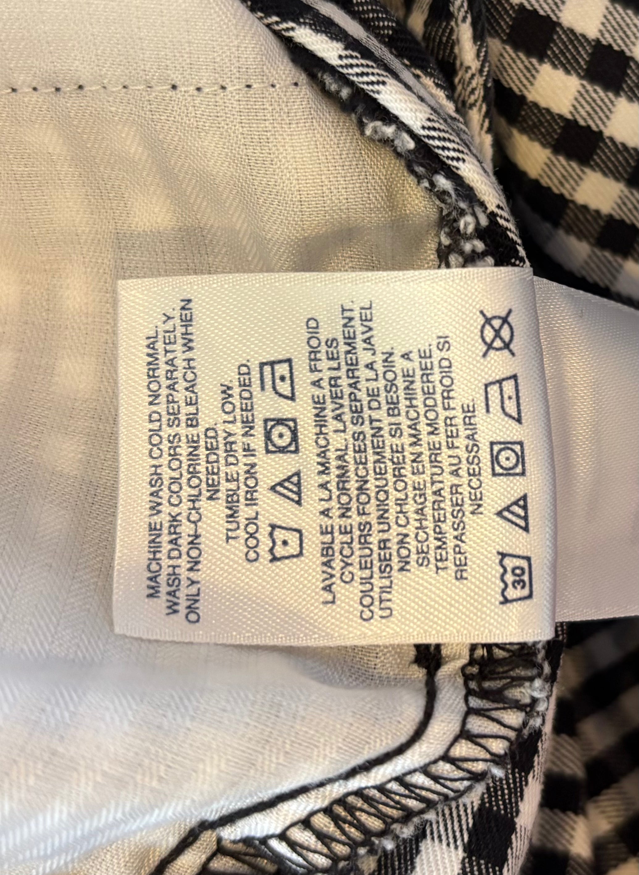 Pre-owned trousers and pants. Land's End black and white checkered ,slim leg silhouette, pre-owned Sassy and Chic